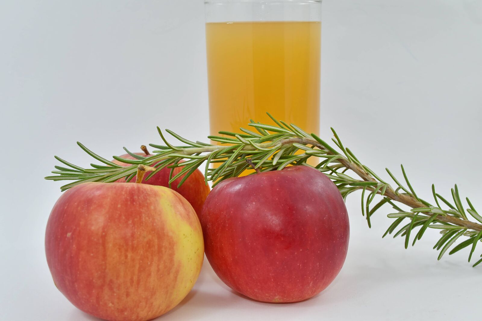 Nikon D5500 sample photo. Apples, beverage, organic, rosemary photography