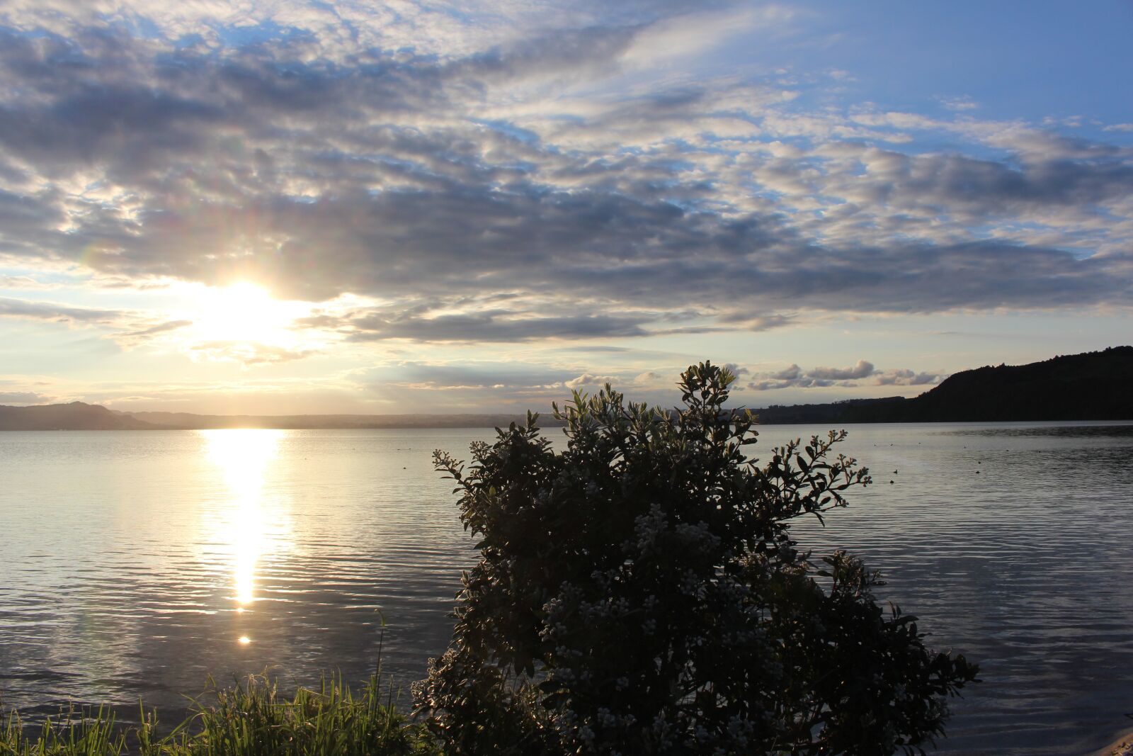 Canon EOS 700D (EOS Rebel T5i / EOS Kiss X7i) sample photo. Dusk, lake, horizon photography