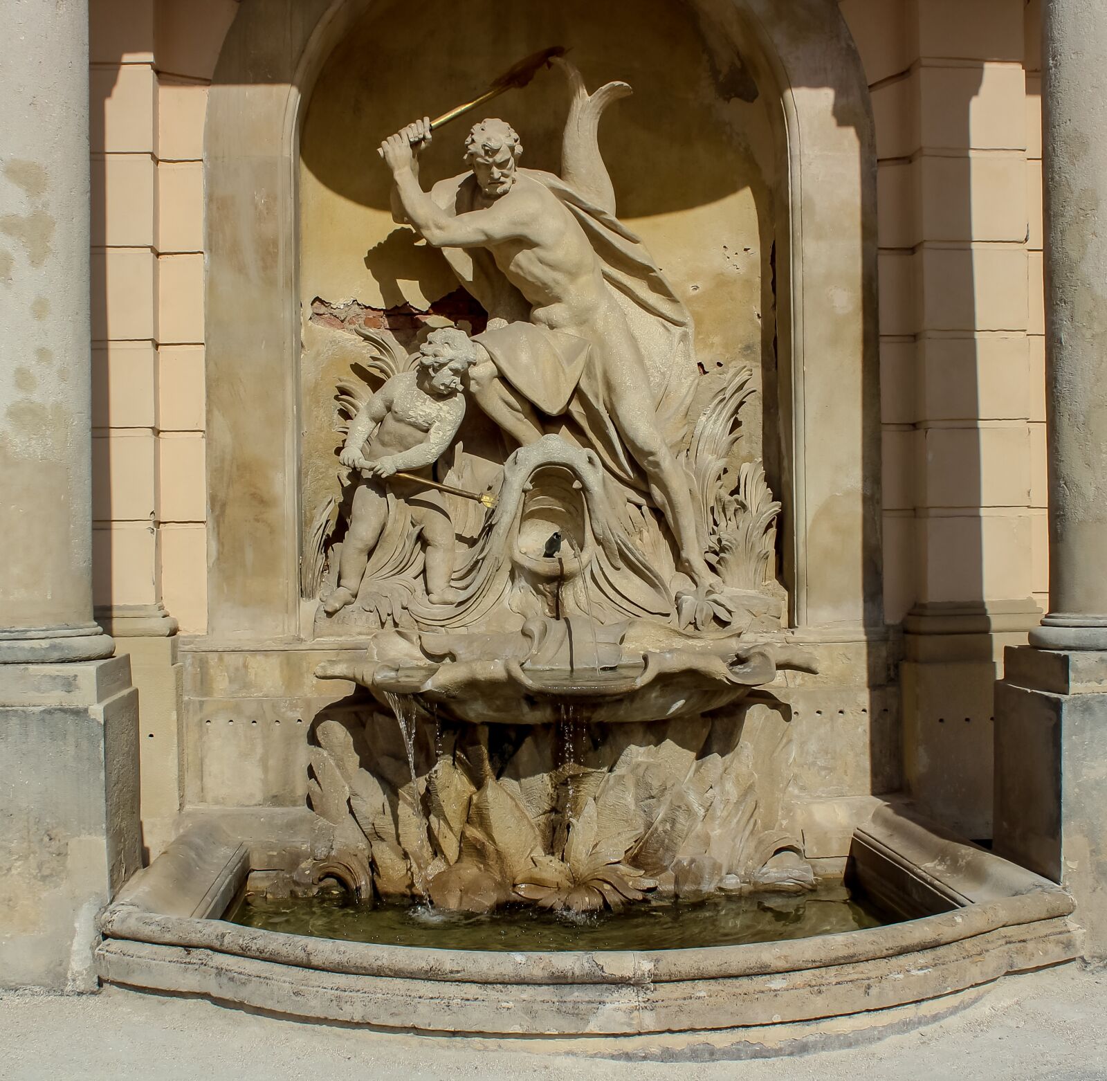 Canon EOS 1300D (EOS Rebel T6 / EOS Kiss X80) sample photo. Fountain, gargoyle, water photography