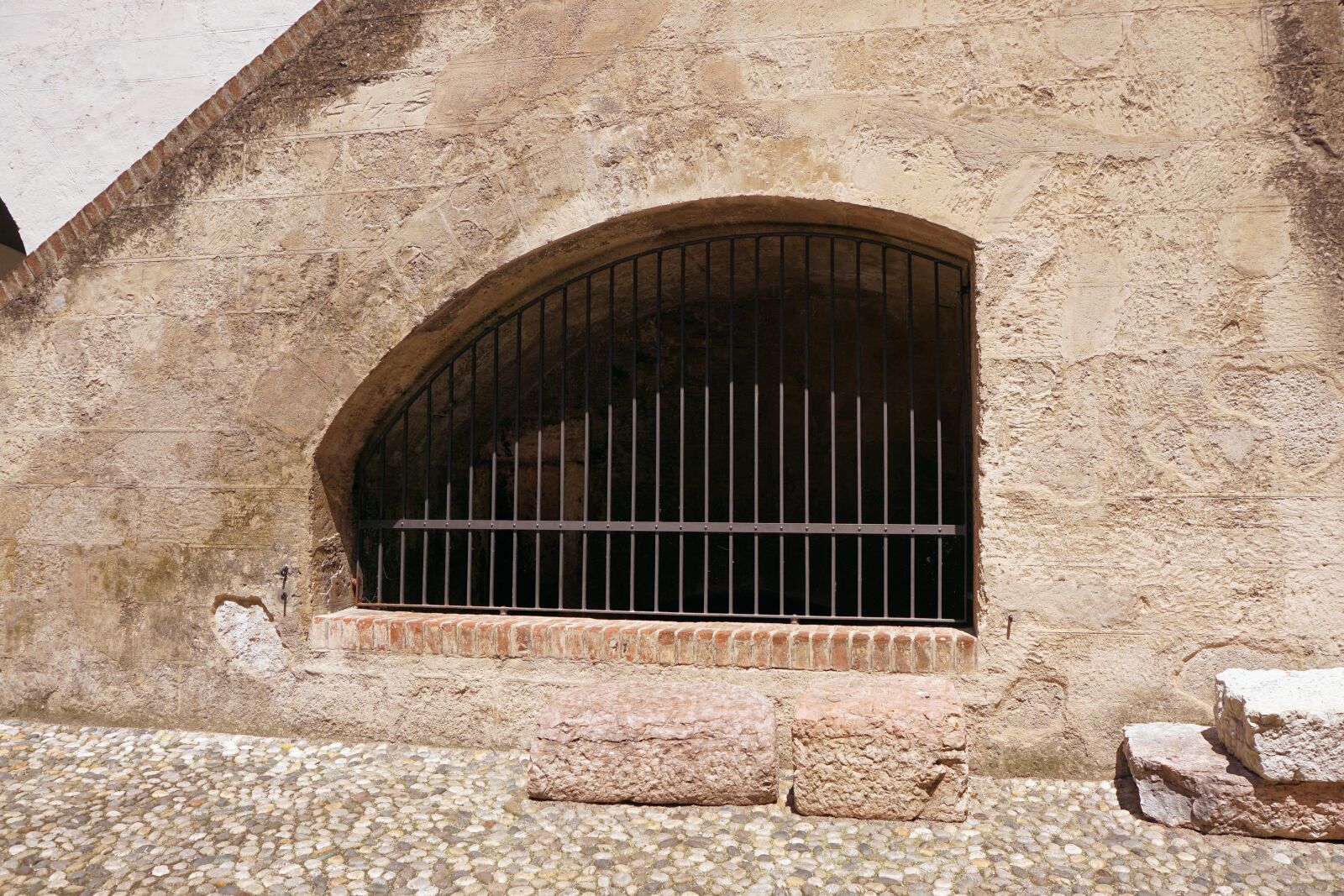 Sony a6000 sample photo. Window, grid, wall photography