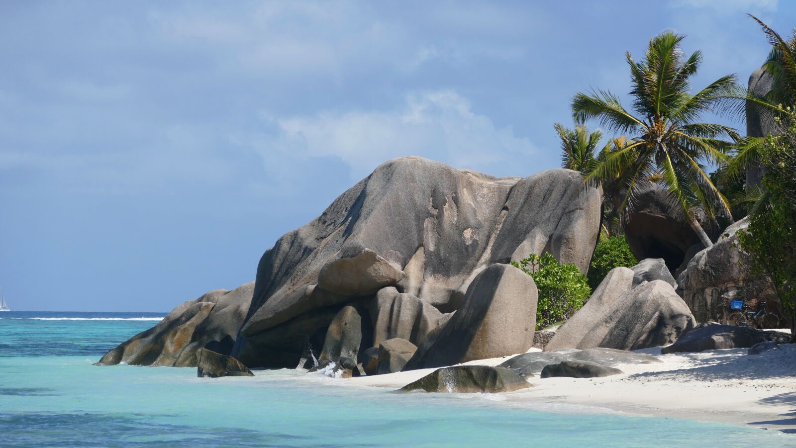 Panasonic Lumix DMC-FZ1000 sample photo. Seychelles, beach, sea photography