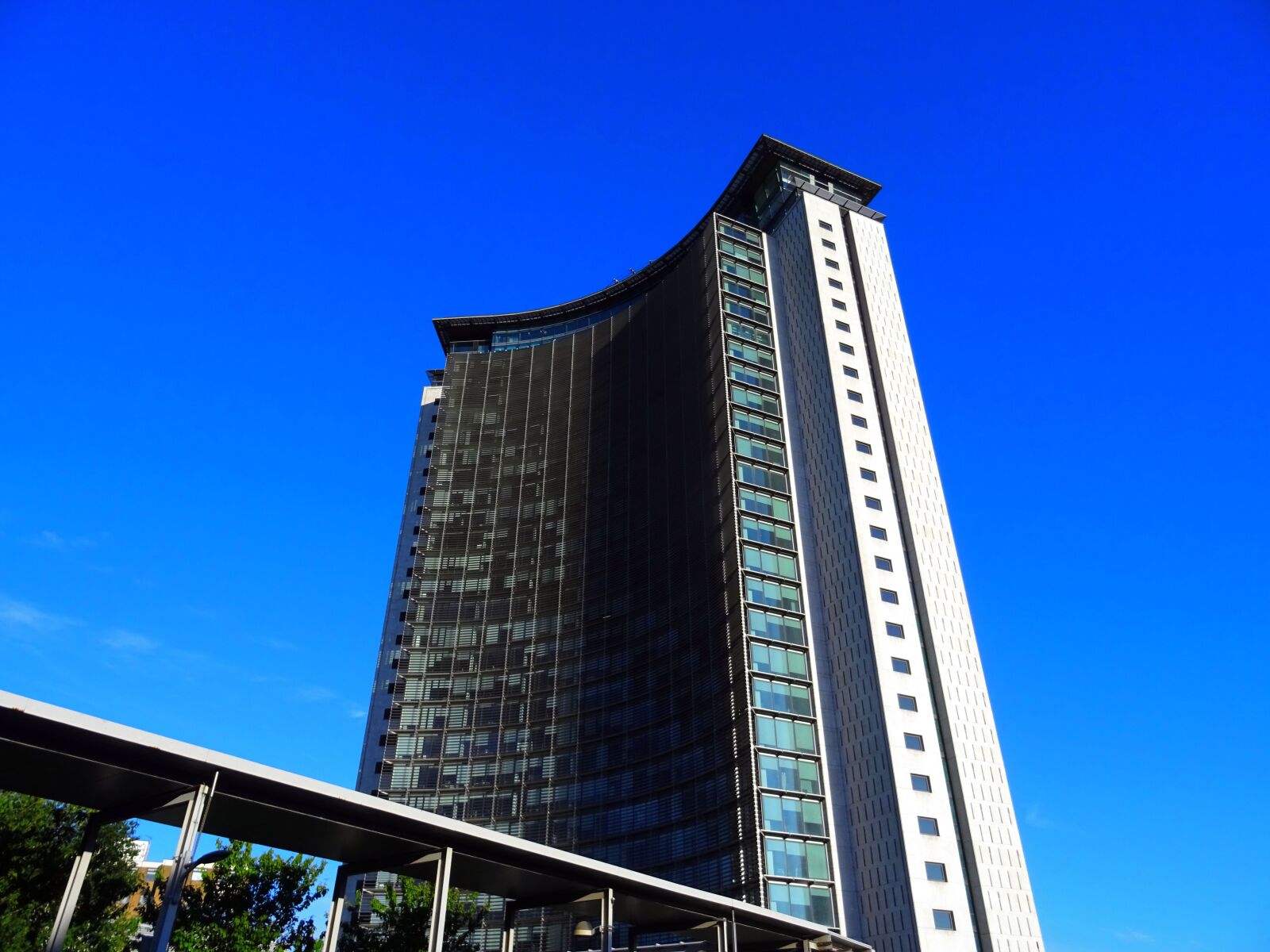 Sony DSC-HX60 sample photo. Architecture, building, construction, exterior photography