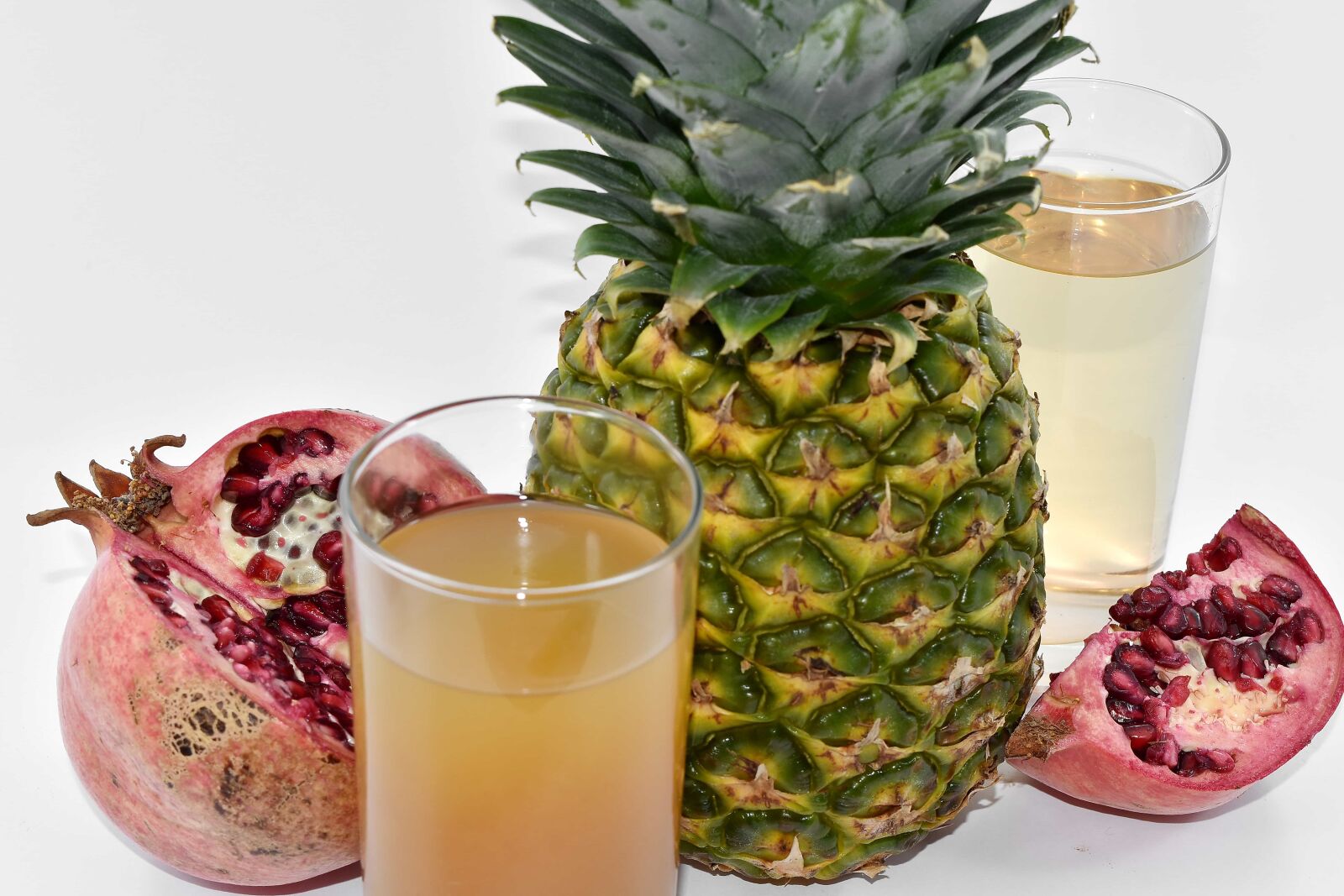 Nikon D5500 sample photo. Fruit cocktail, pomegranate, syrup photography