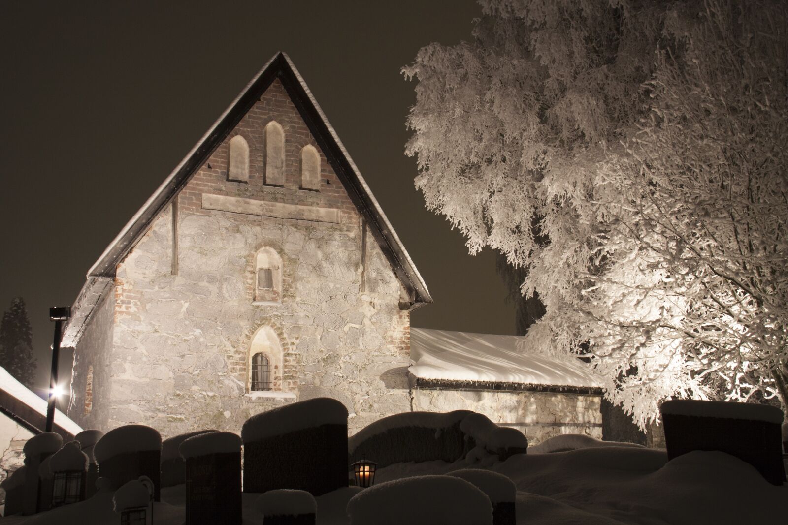 Canon EOS 50D sample photo. Chapel, cemetery, headstones photography