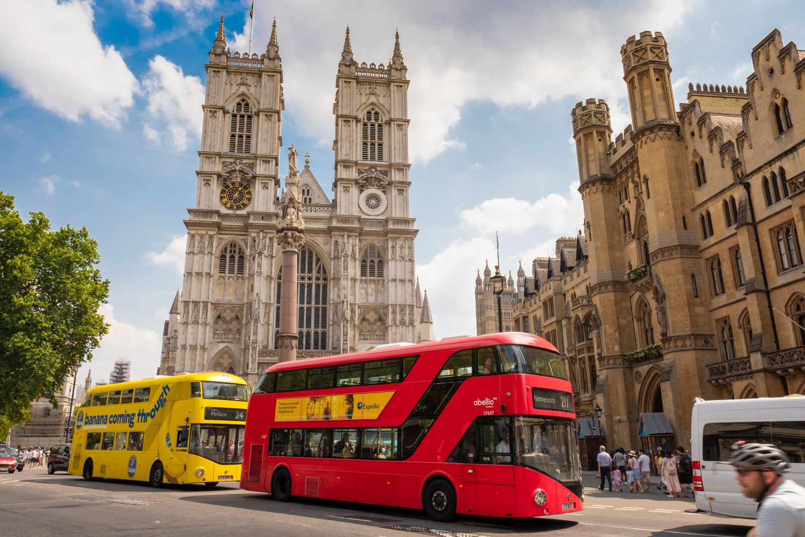 Fujifilm X-T2 sample photo. London, bus, yellow photography