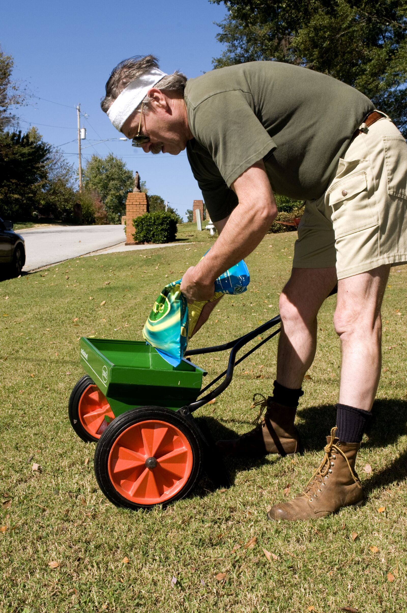 Nikon D300 sample photo. Man, bent, filling, fertilizer photography