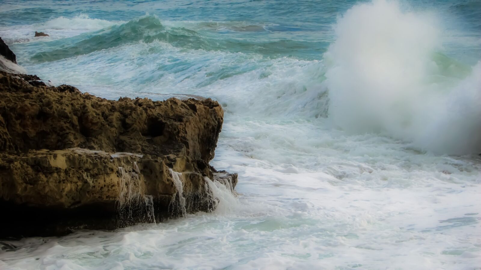 Canon PowerShot SX400 IS sample photo. Wave, smashing, sea photography