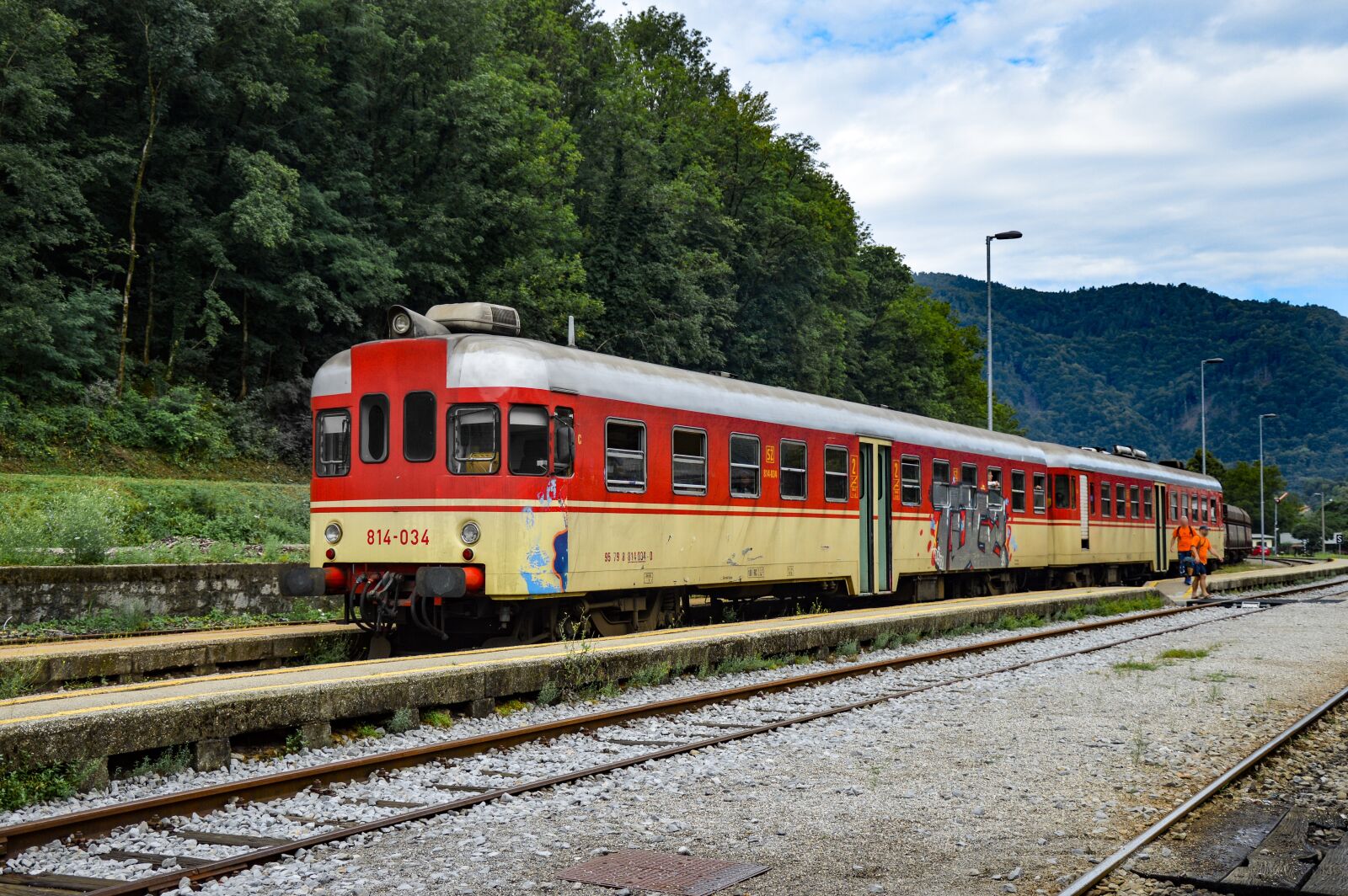 Nikon D3200 sample photo. Train, mountain, isolated form photography