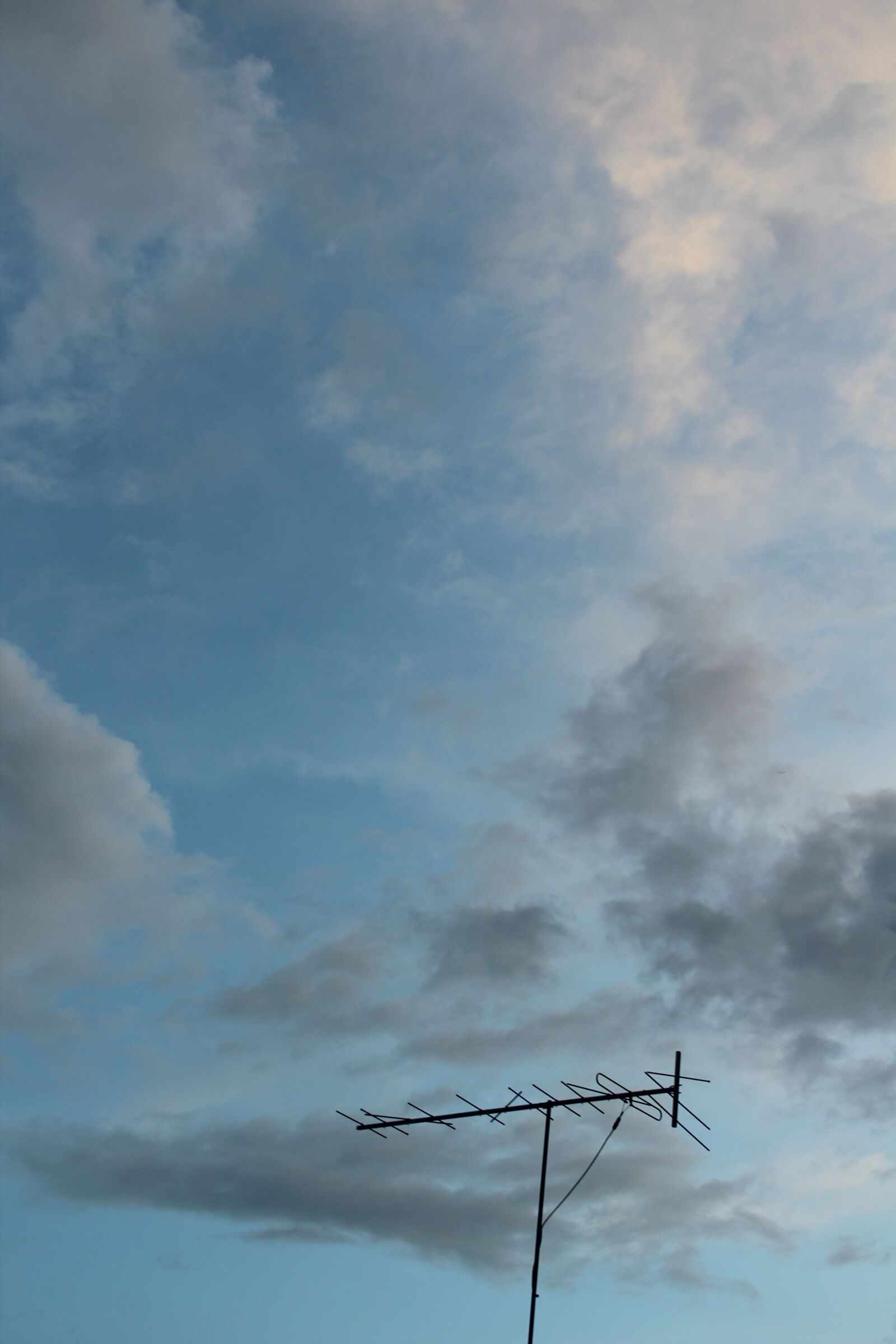 Canon EOS 1200D (EOS Rebel T5 / EOS Kiss X70 / EOS Hi) sample photo. Sky, clouds, blue photography