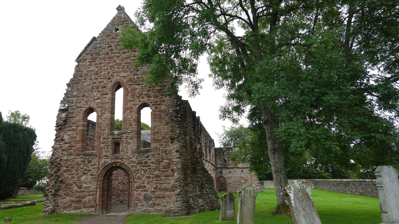 Sony Cyber-shot DSC-RX100 VI sample photo. Beauly priory, ruin, store photography