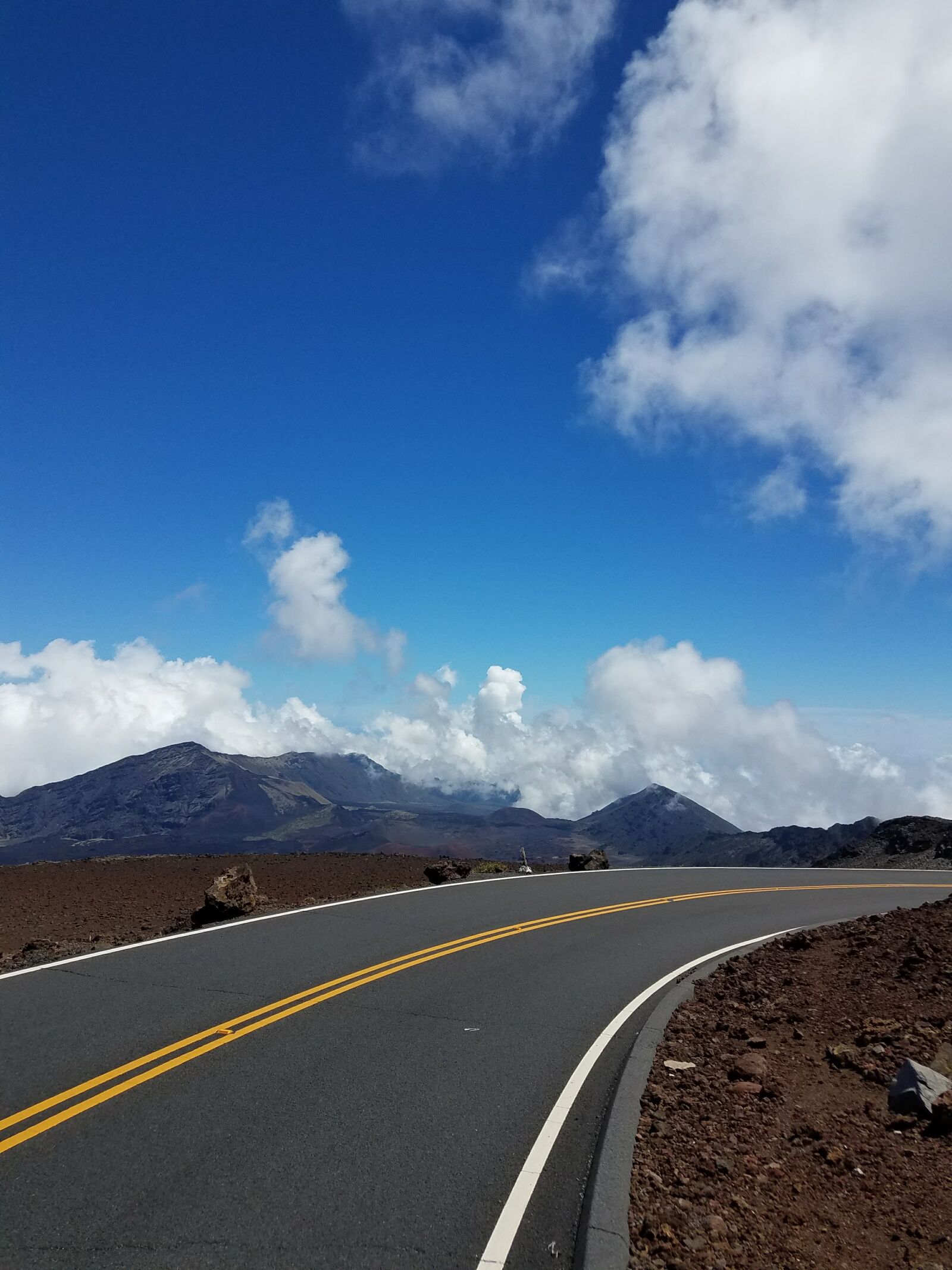Samsung Galaxy S7 Edge sample photo. Mountains, road photography