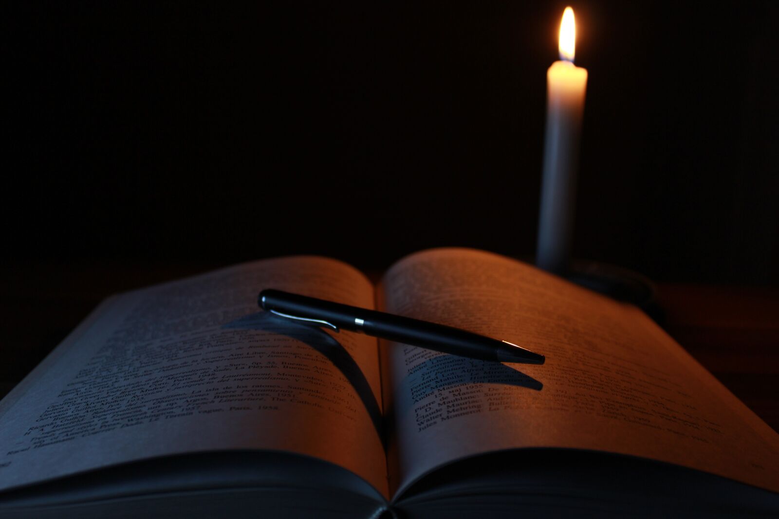 Canon EOS 600D (Rebel EOS T3i / EOS Kiss X5) sample photo. Candle, book, old photography