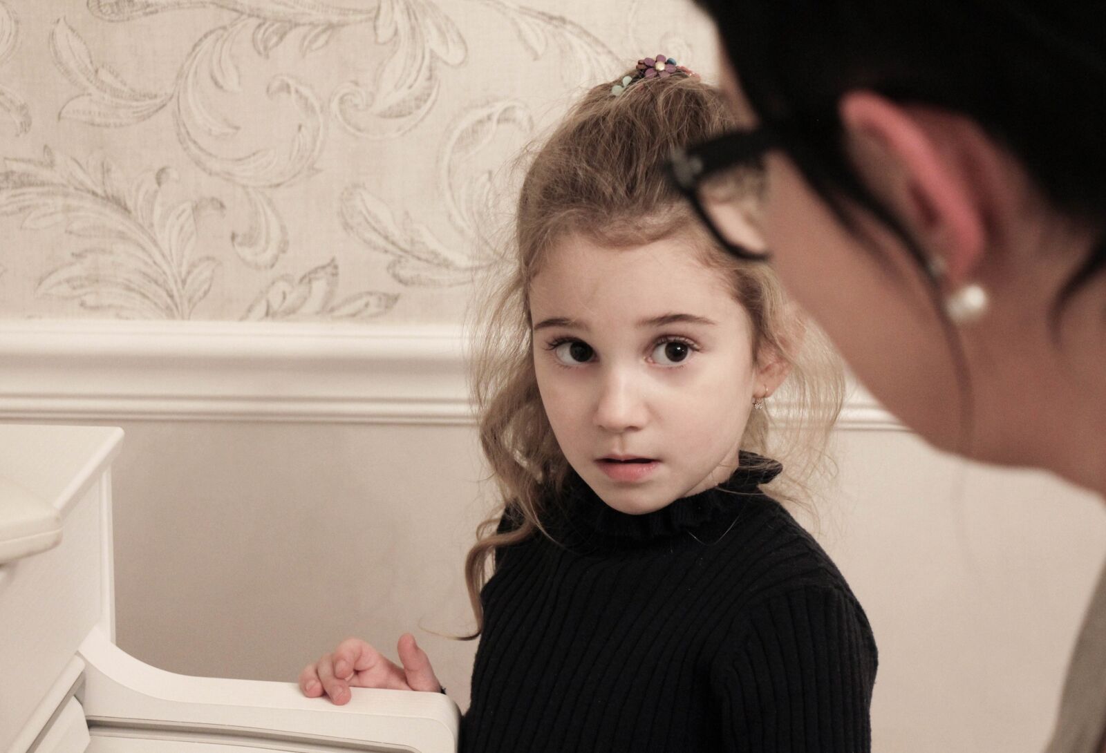 Canon EOS 550D (EOS Rebel T2i / EOS Kiss X4) sample photo. Baby, girl, question photography