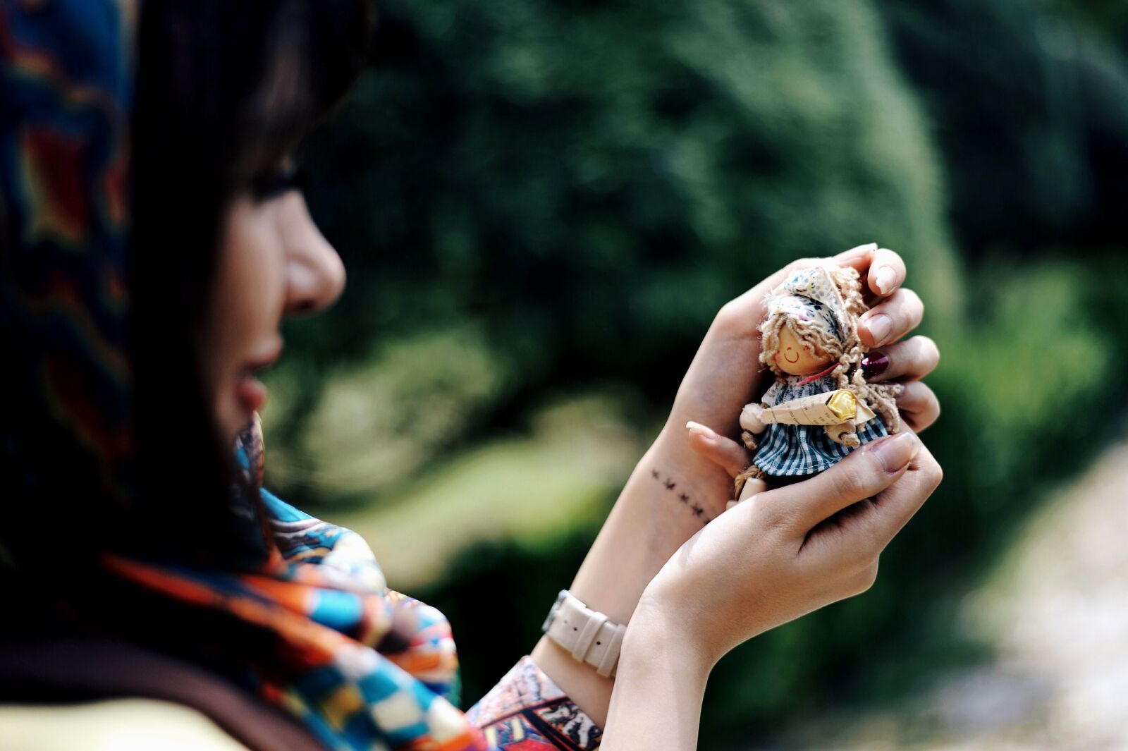 Nikon D700 sample photo. Girl, hand, happiness, relaxation photography