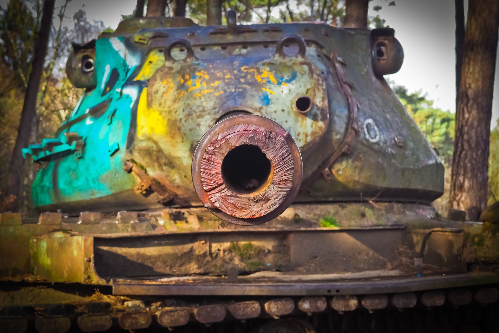 Olympus OM-D E-M10 sample photo. Lost places, panzer, wreck photography