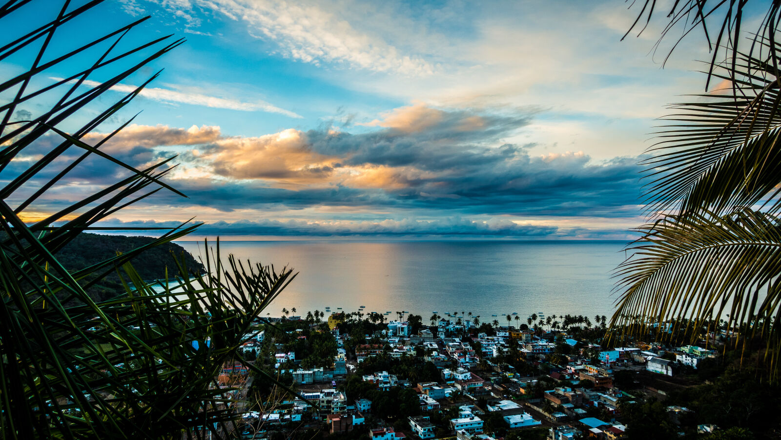 Sony Cyber-shot DSC-RX100 IV sample photo. Architecture, bay, beach, clouds photography
