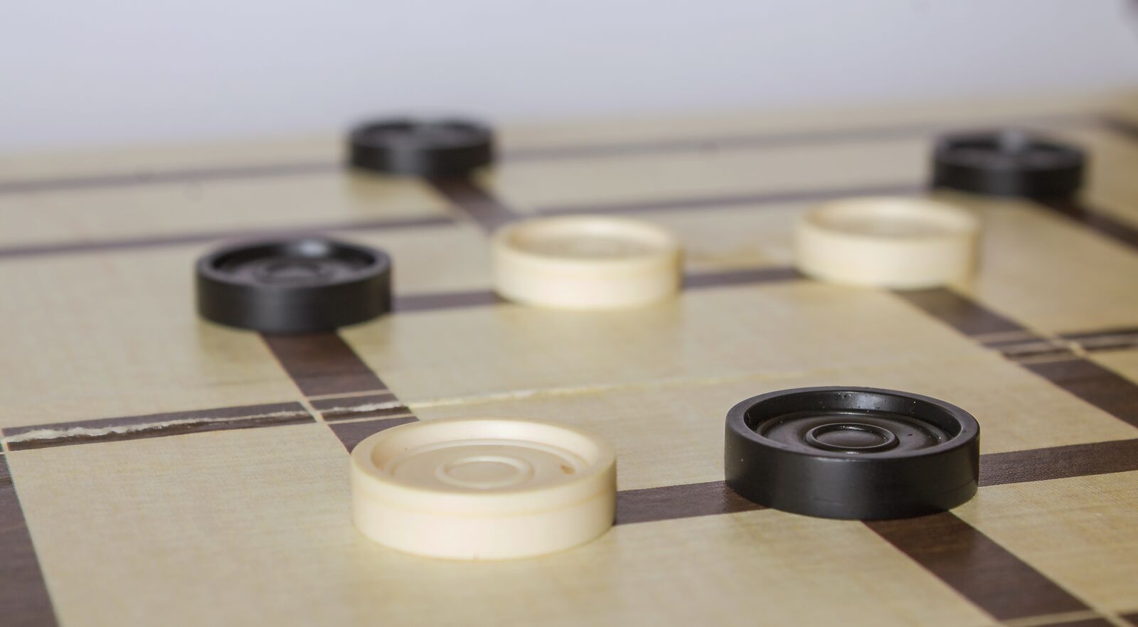 Canon EOS 1100D (EOS Rebel T3 / EOS Kiss X50) sample photo. Lady, board game, game photography