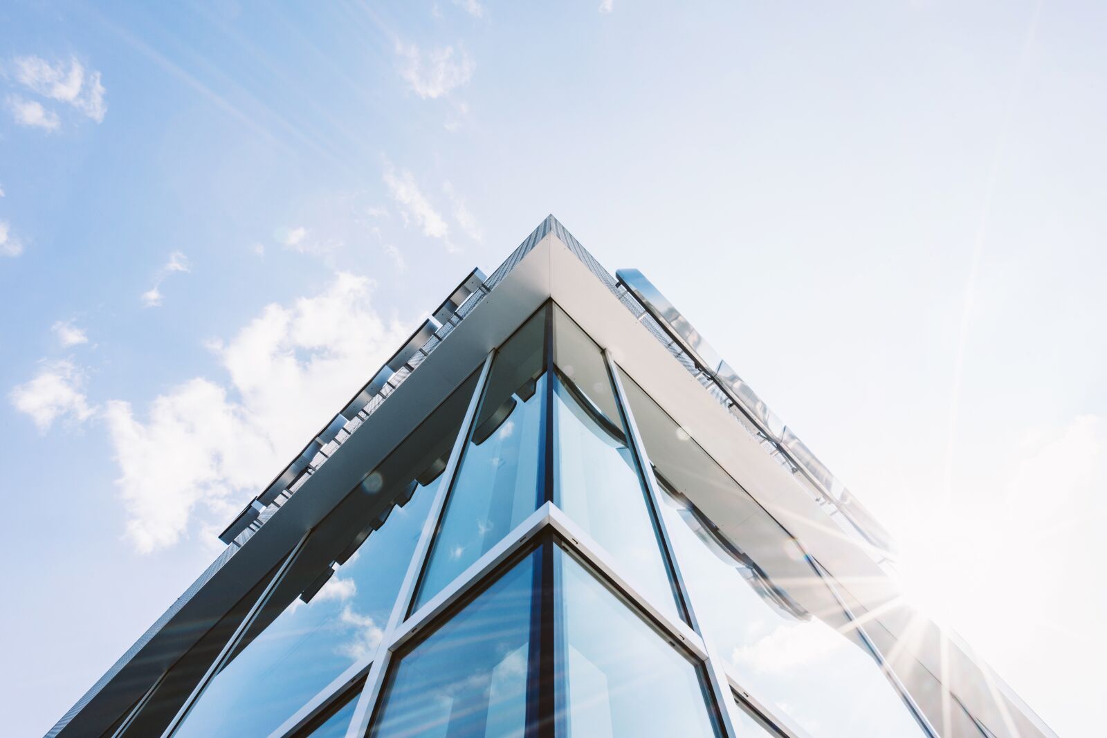 Sony a7 II + Sony Vario-Tessar T* FE 16-35mm F4 ZA OSS sample photo. Architecture, architectural, looking up photography