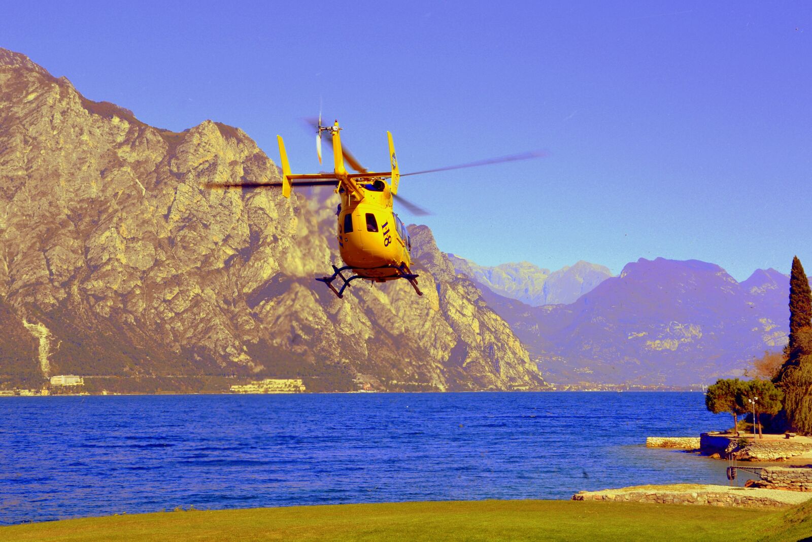 Nikon D7100 sample photo. Helicopter, takeoff, rescue photography