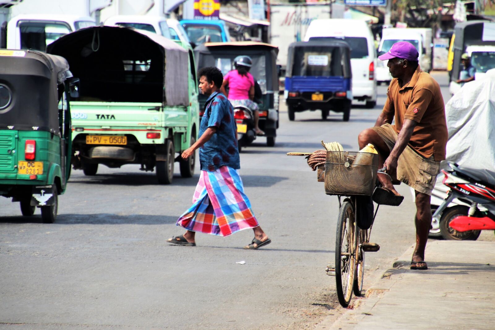 Canon EOS 80D sample photo. Street, people, transport photography