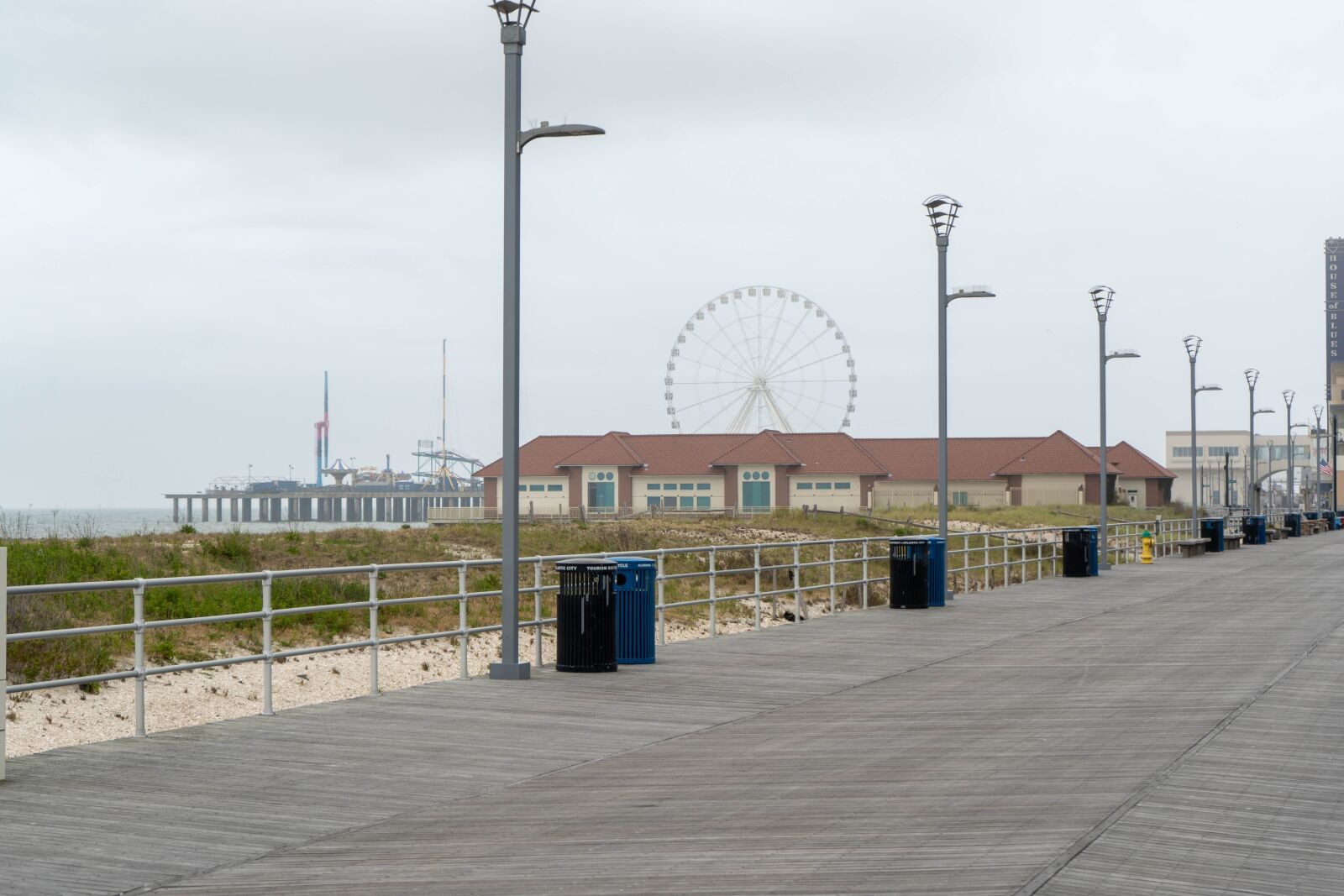 Sony FE 28-70mm F3.5-5.6 OSS sample photo. Boardwalk, beach, ocean photography