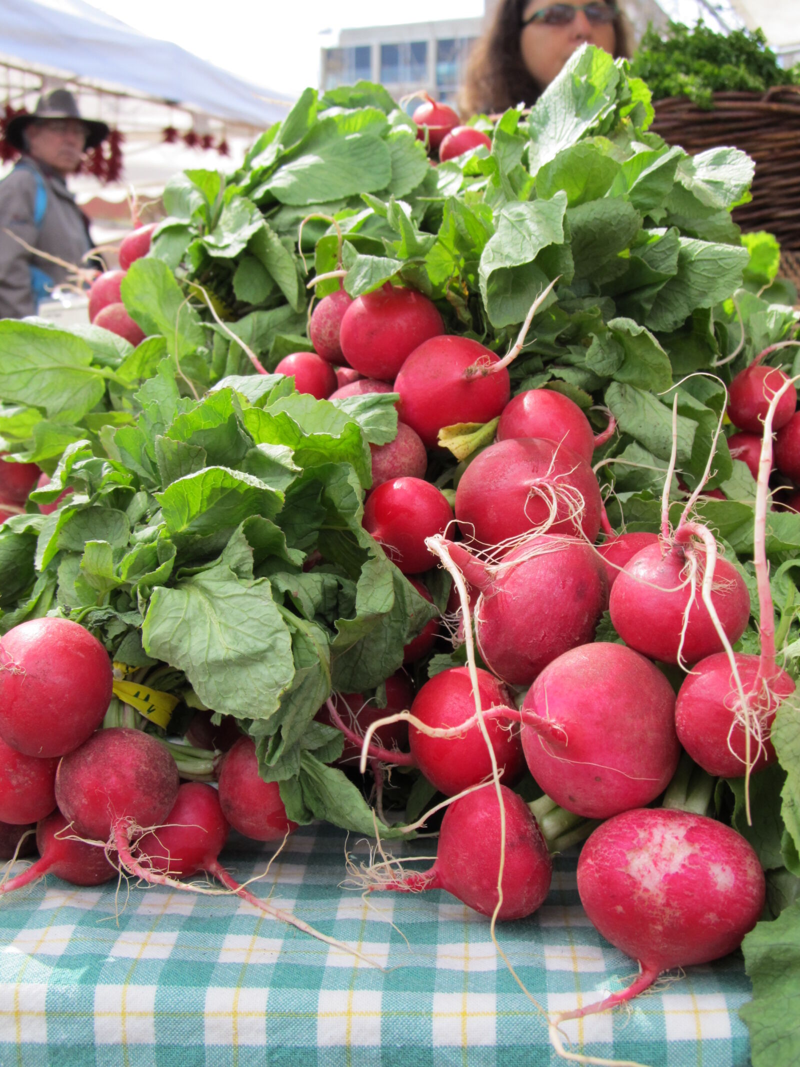 Canon PowerShot SX130 IS sample photo. Fair, kitchen, radishes photography