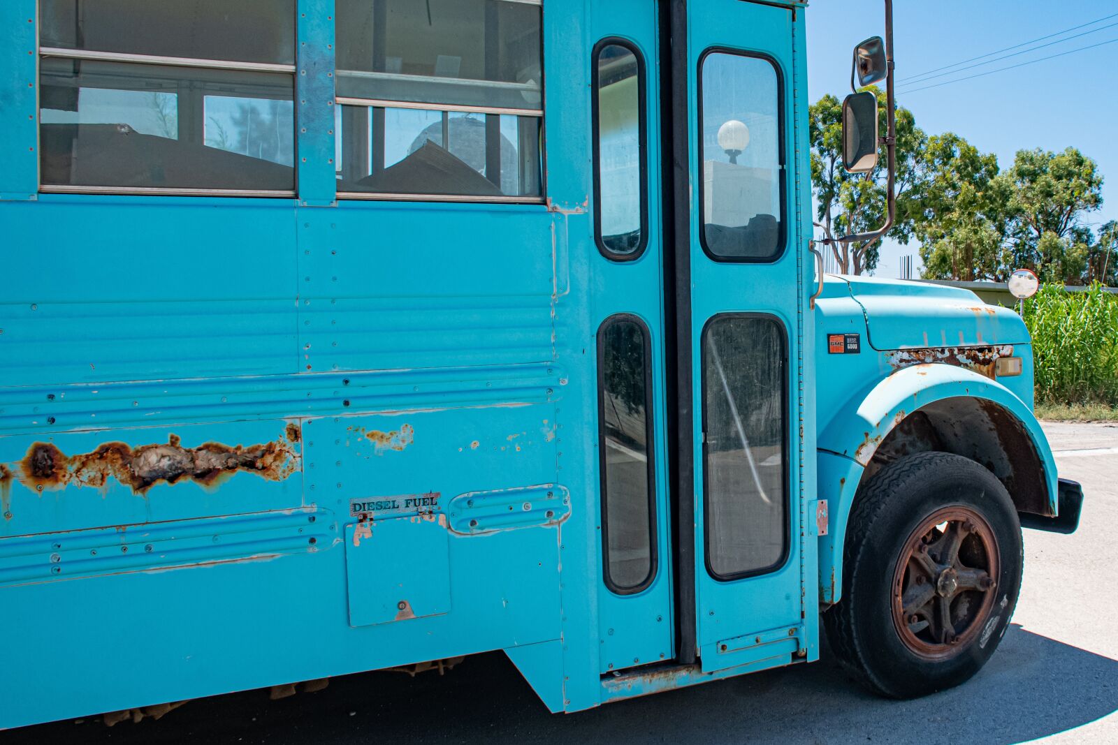 Nikon D5600 sample photo. Bus, old runner, diesel photography