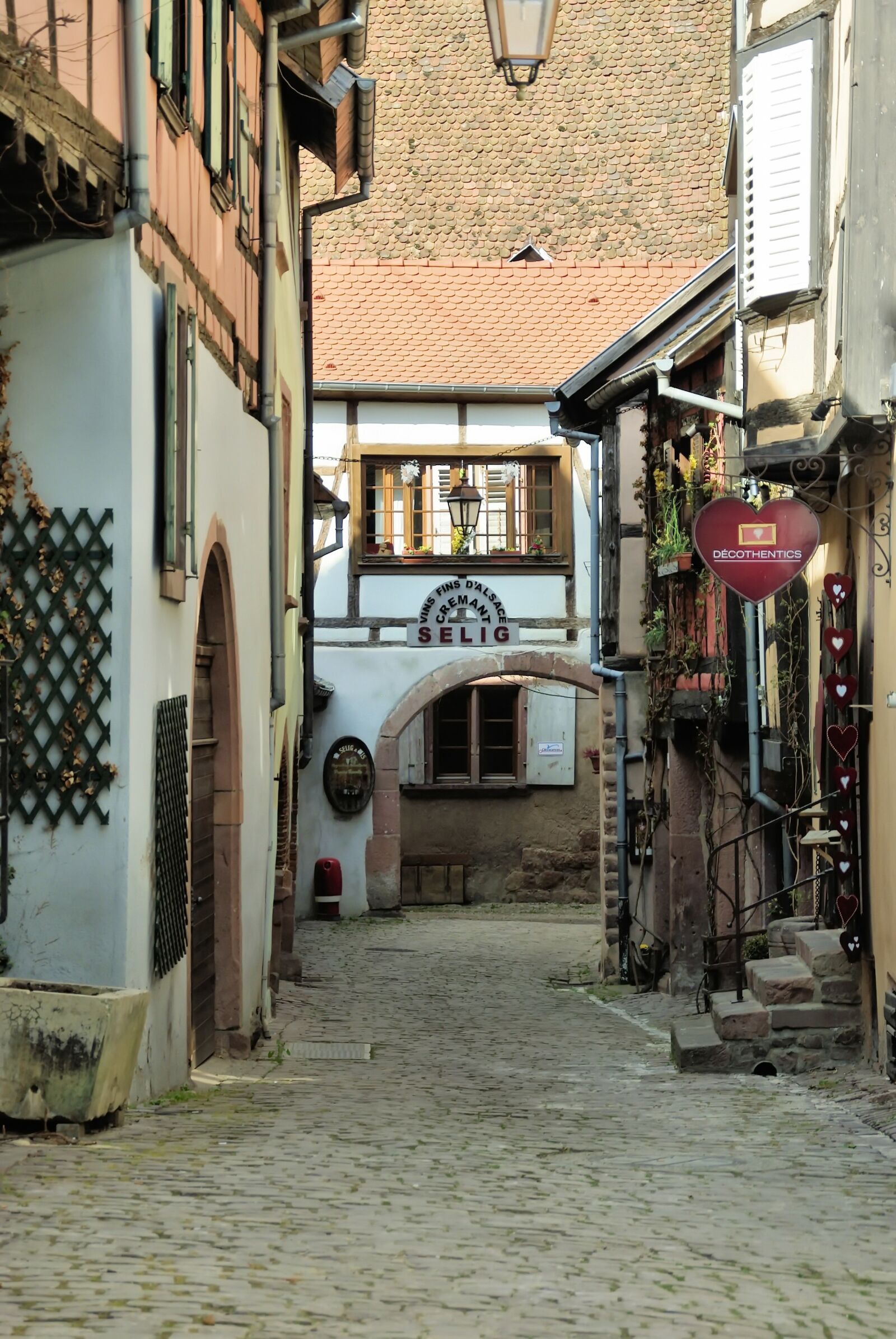 Pentax K200D sample photo. Alsace, riquewihr, porch photography