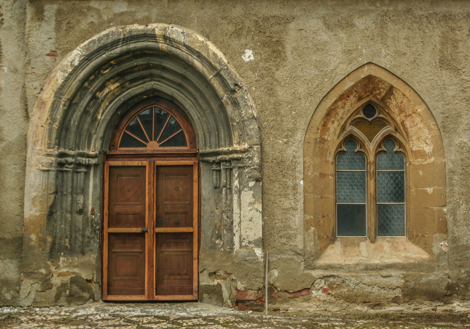 Canon EOS 350D (EOS Digital Rebel XT / EOS Kiss Digital N) sample photo. Church, building, church, door photography
