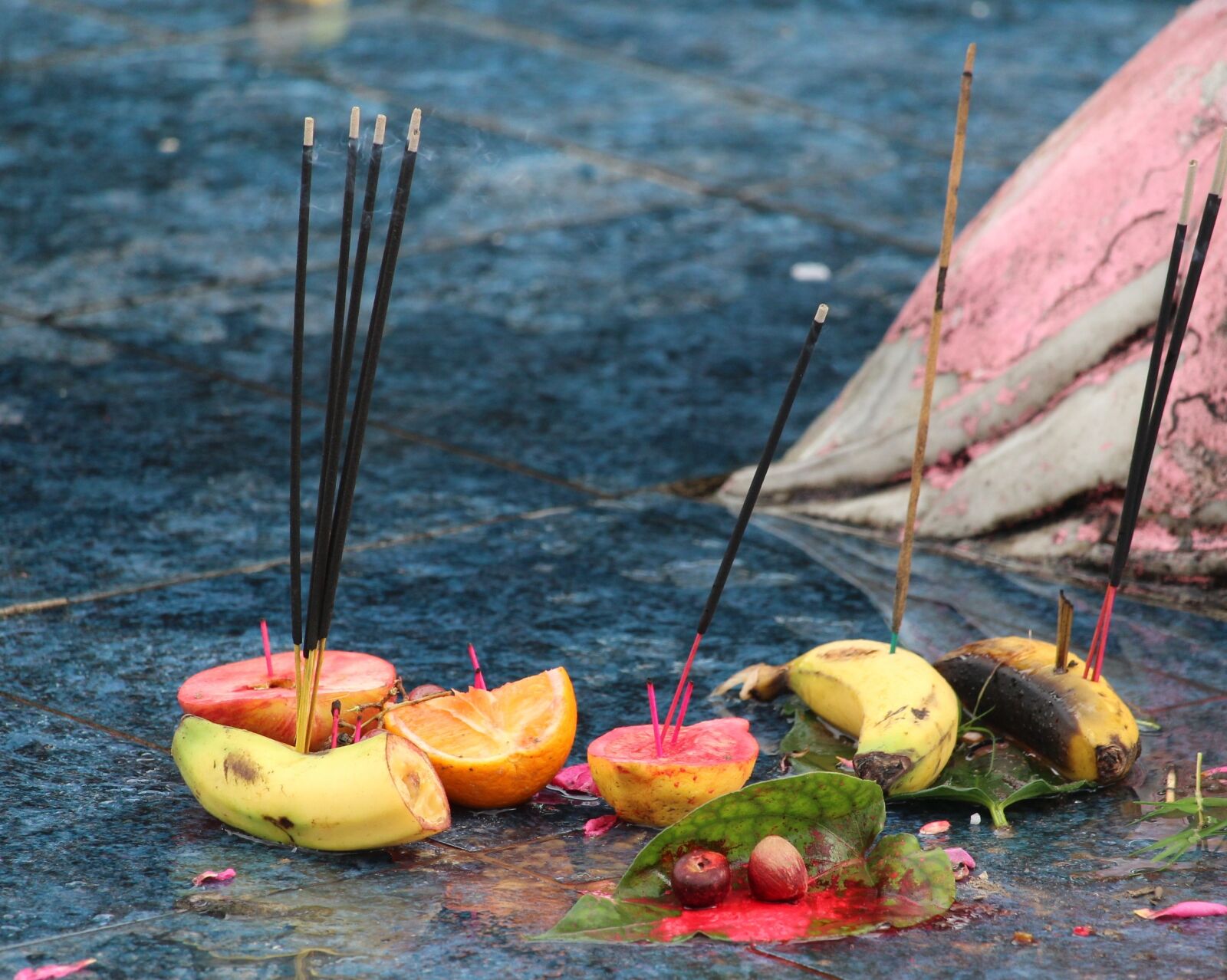 Canon EOS 1200D (EOS Rebel T5 / EOS Kiss X70 / EOS Hi) sample photo. Fruit, victims, banana photography