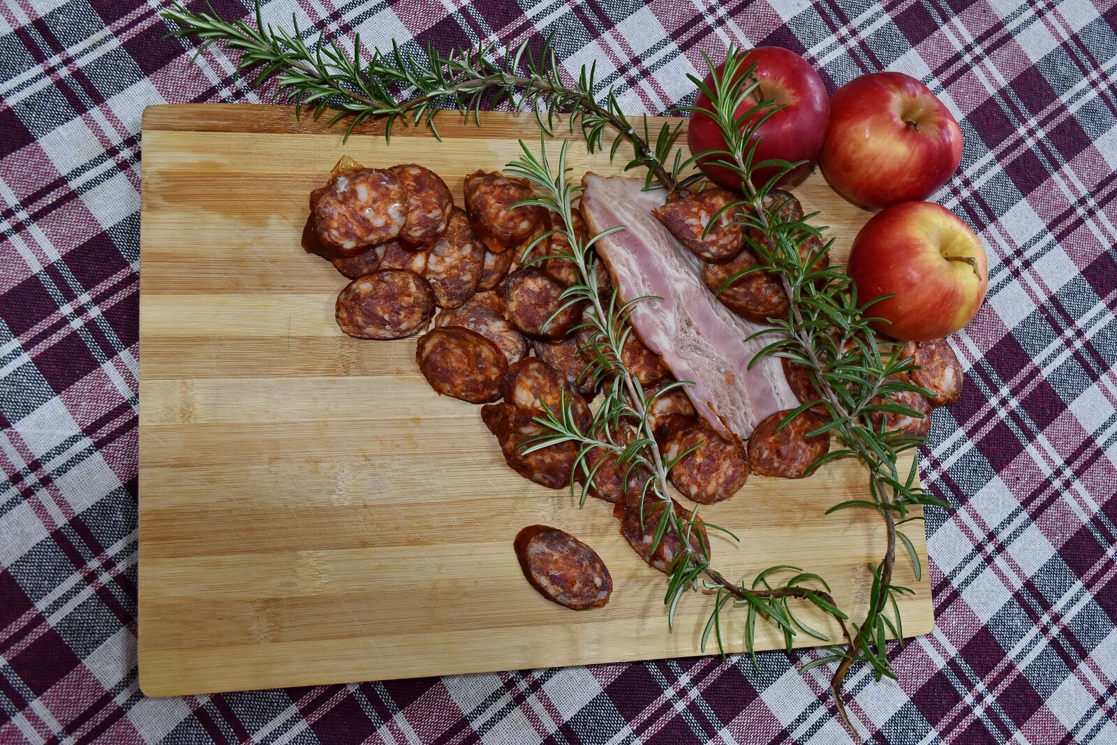 Nikon D5500 sample photo. Apples, food, kitchen table photography