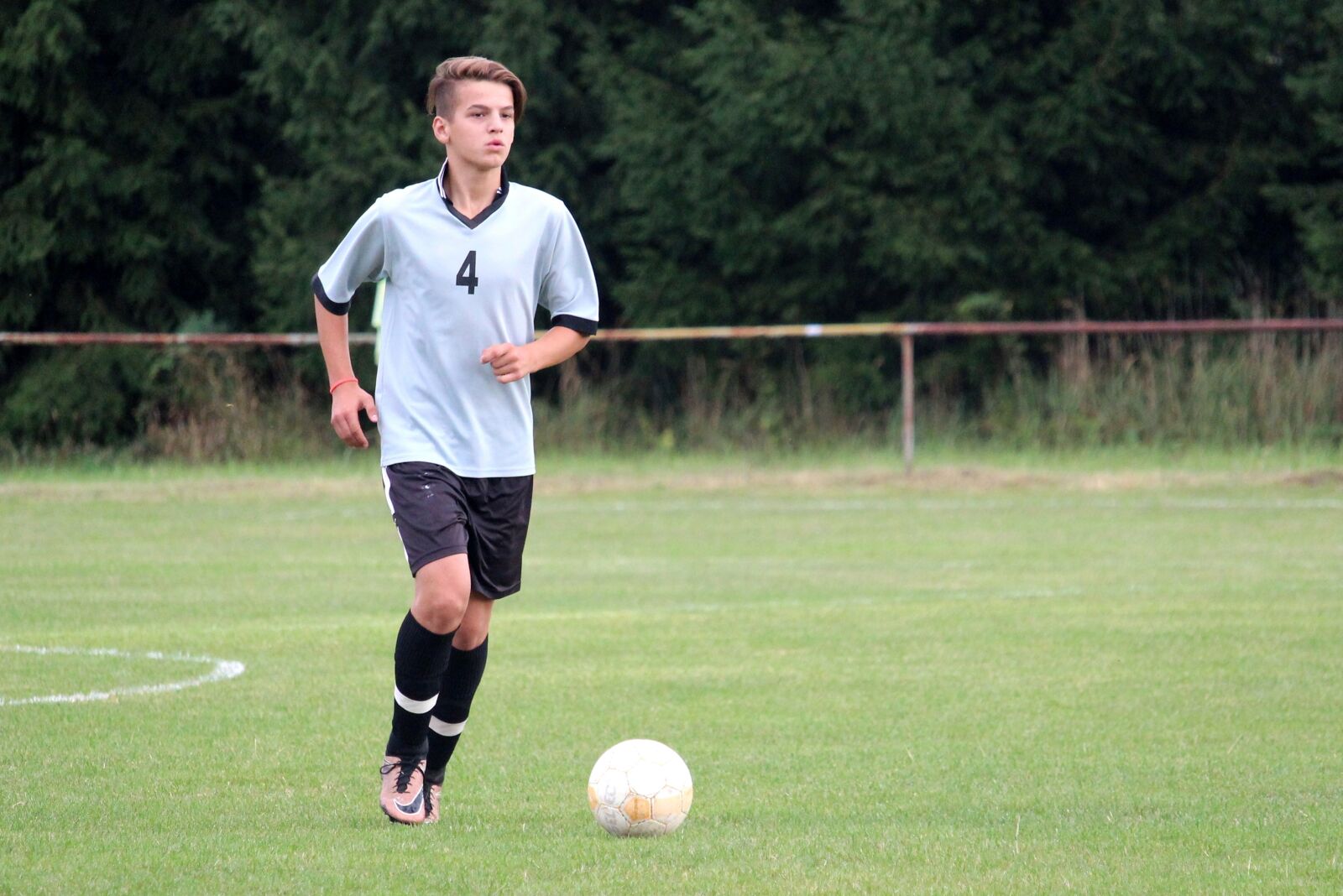 Canon EF-S 55-250mm F4-5.6 IS STM sample photo. Football, footballer, pupils photography