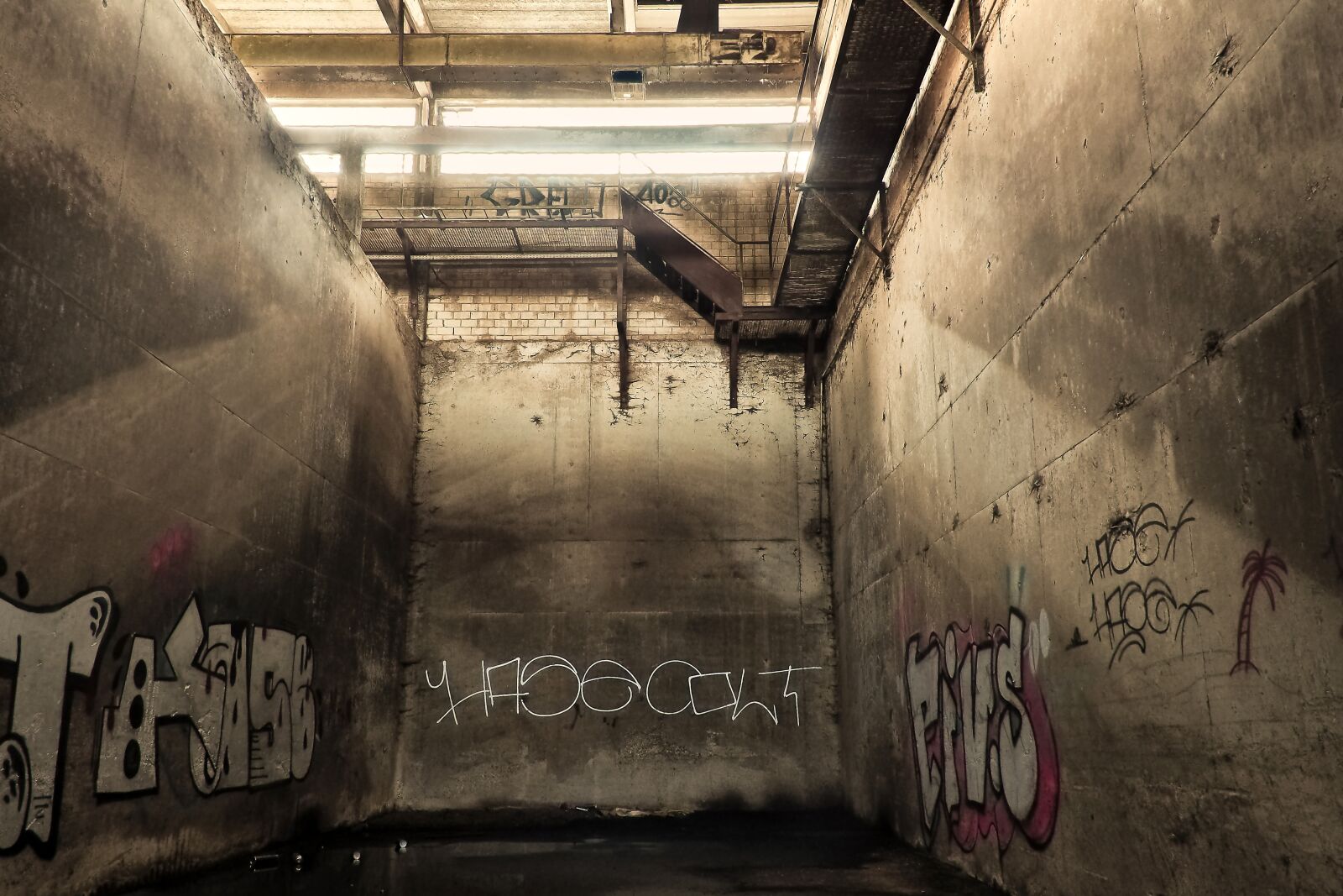 Olympus OM-D E-M10 sample photo. Lost places, factory, old photography