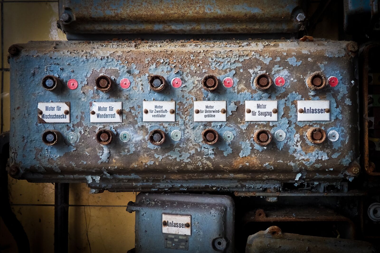 Olympus OM-D E-M10 sample photo. Lost places, panel, switch photography