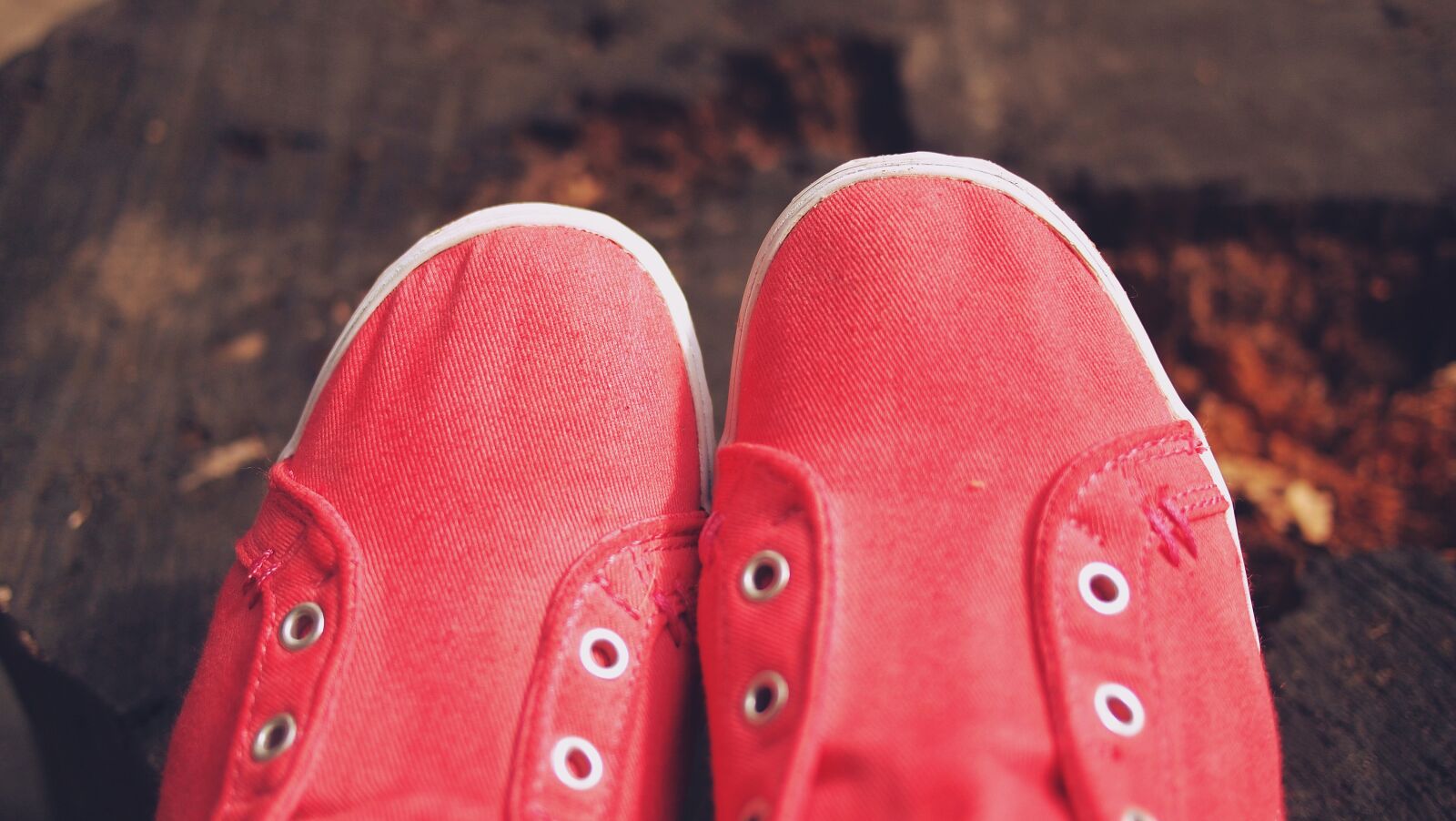 Olympus PEN E-PL1 sample photo. Pink, shoes, sneakers photography