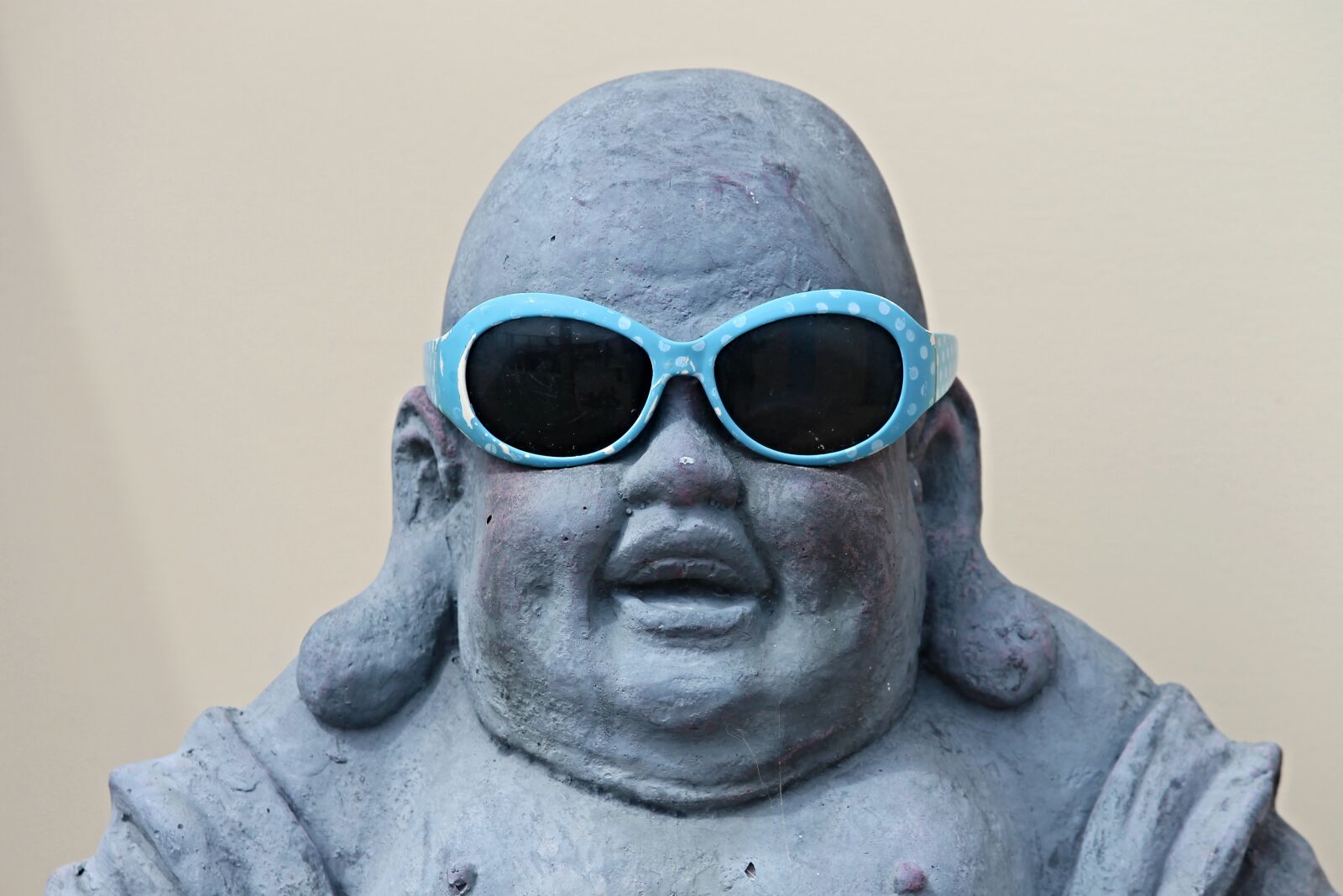 Canon EOS 1100D (EOS Rebel T3 / EOS Kiss X50) sample photo. Figure, buddha, sunglasses photography