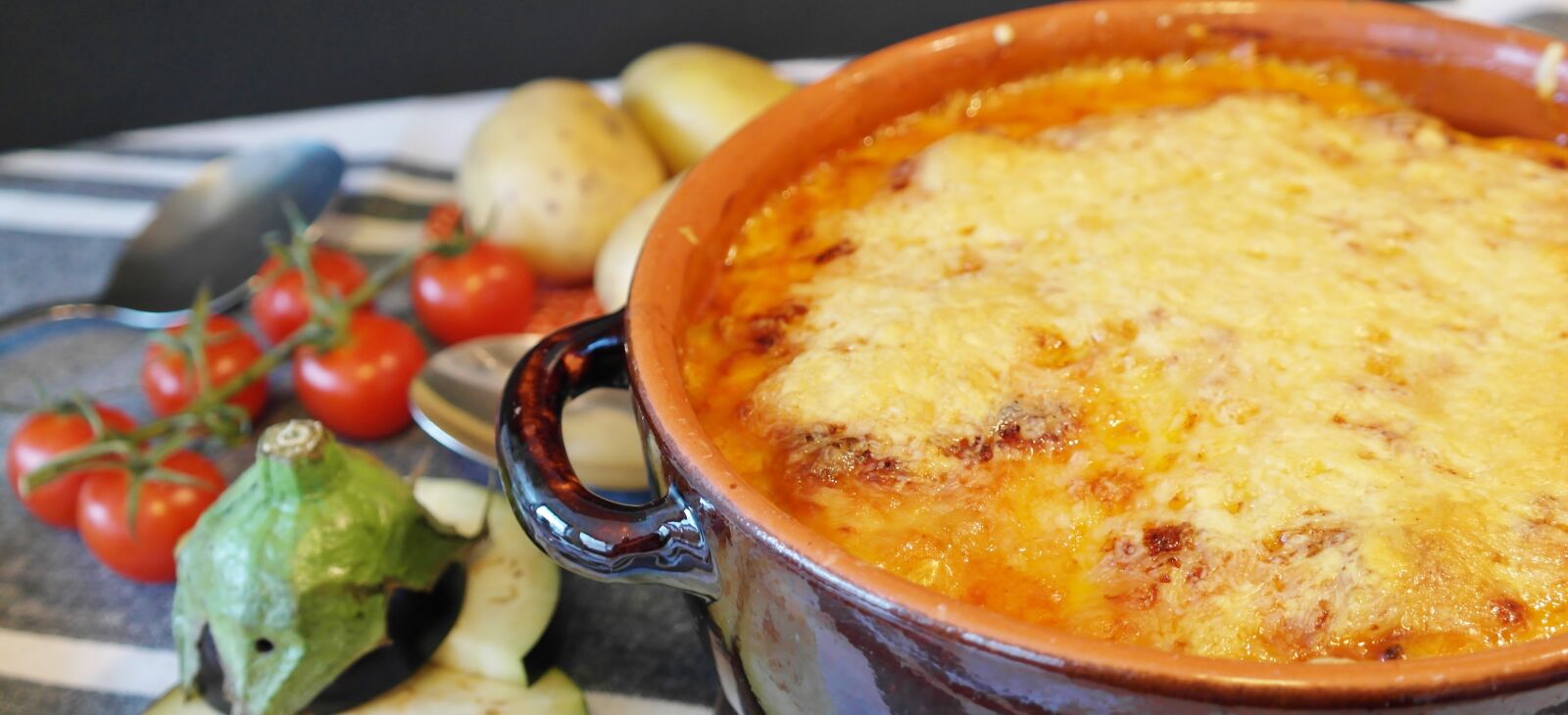 Samsung NX20 sample photo. Potato casserole, potatoes, cheese photography