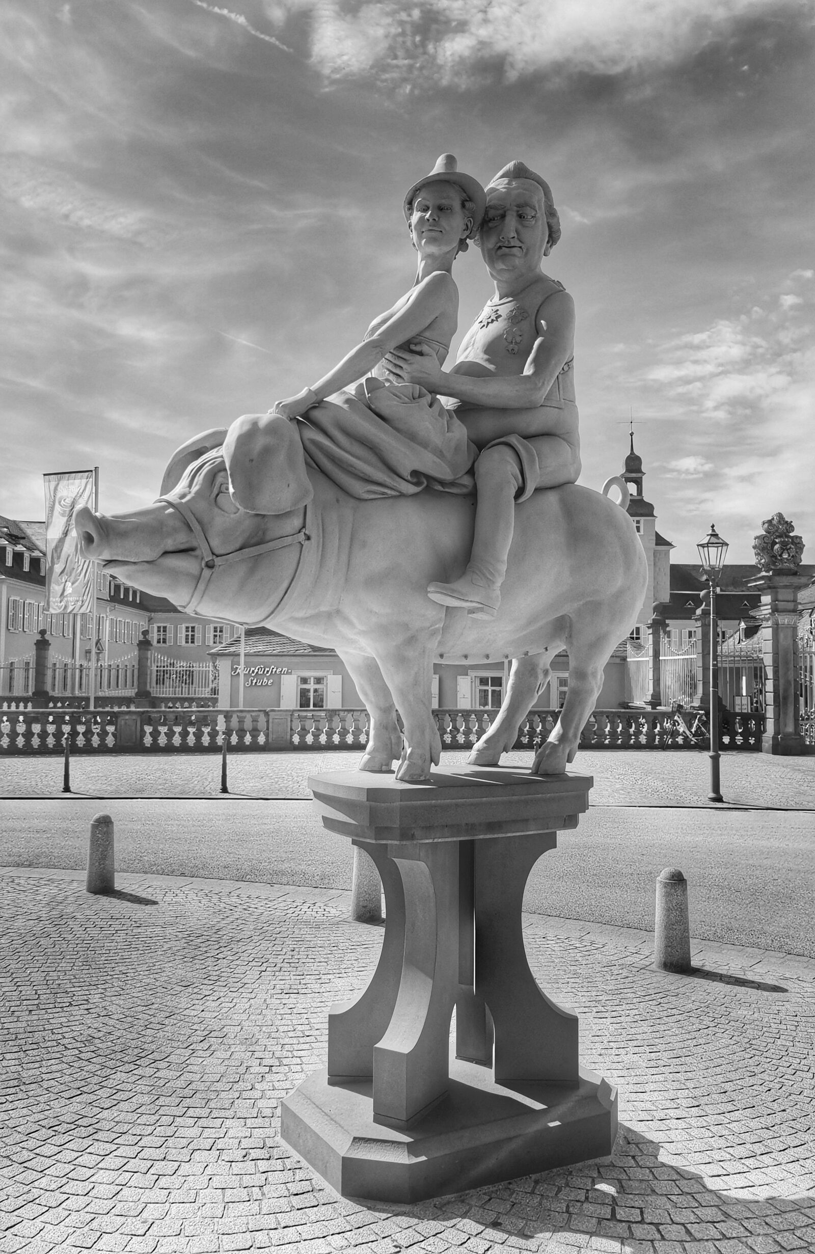 Samsung Galaxy S9 sample photo. Schwetzingen castle, statue, pig photography