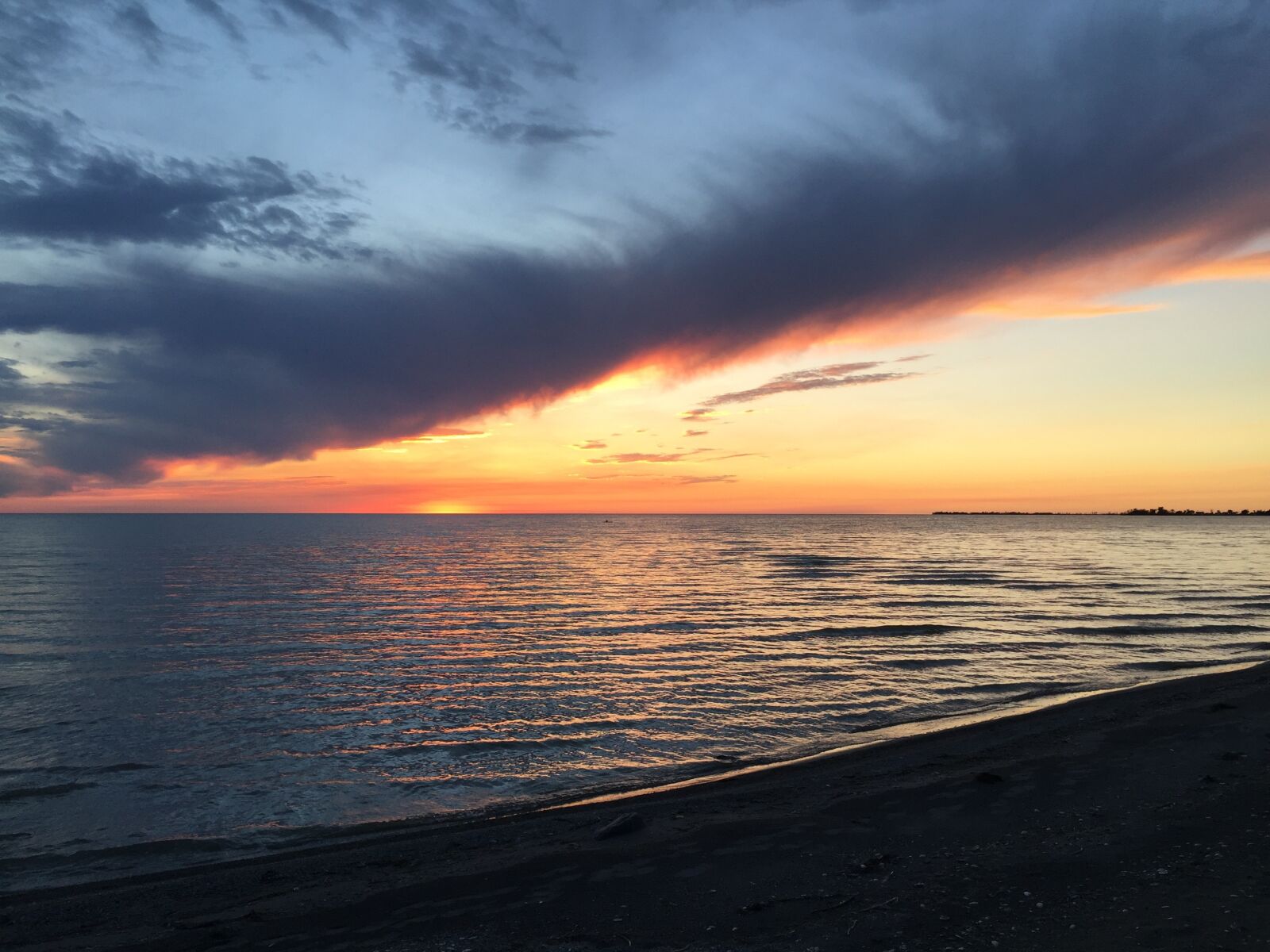 iPhone 6 Plus back camera 4.15mm f/2.2 sample photo. Sunset, lake, beach photography