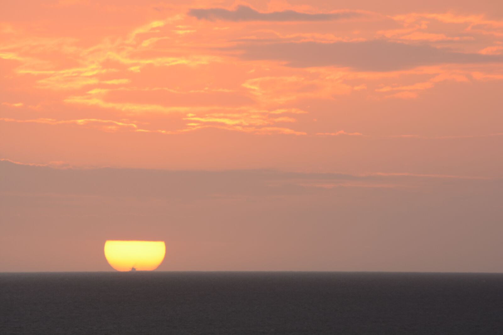 Nikon D5200 sample photo. Sunset, beach, rest photography