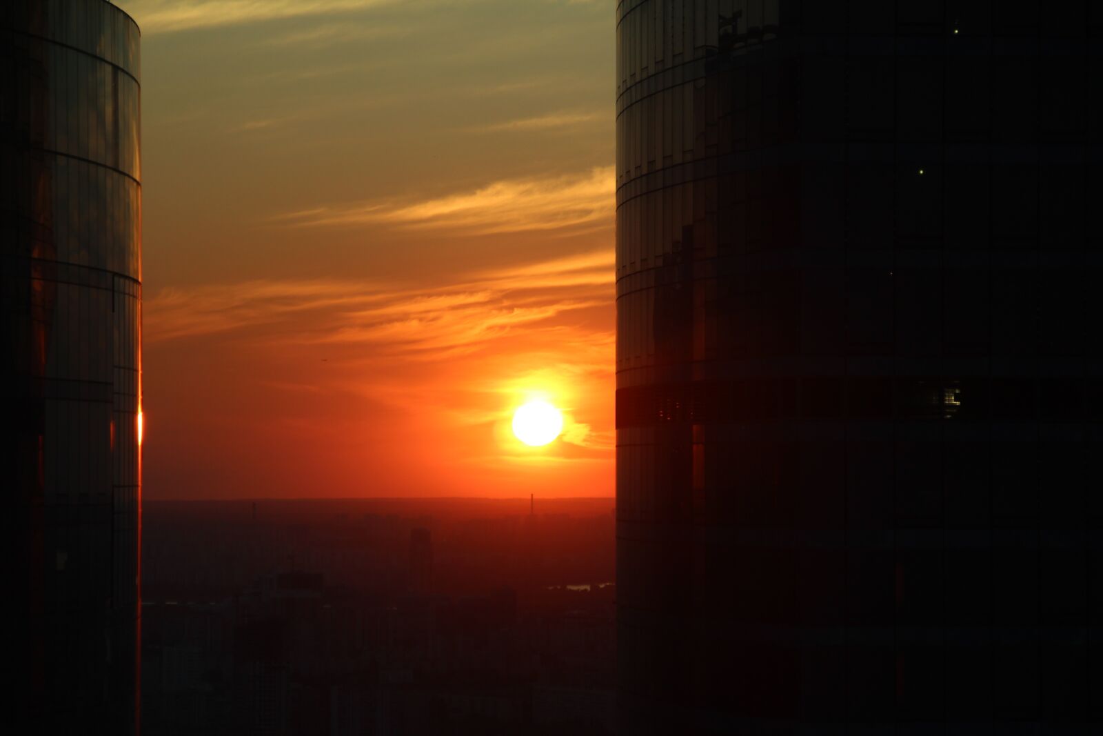 Canon EOS 600D (Rebel EOS T3i / EOS Kiss X5) sample photo. Sunset, moscow, new city photography
