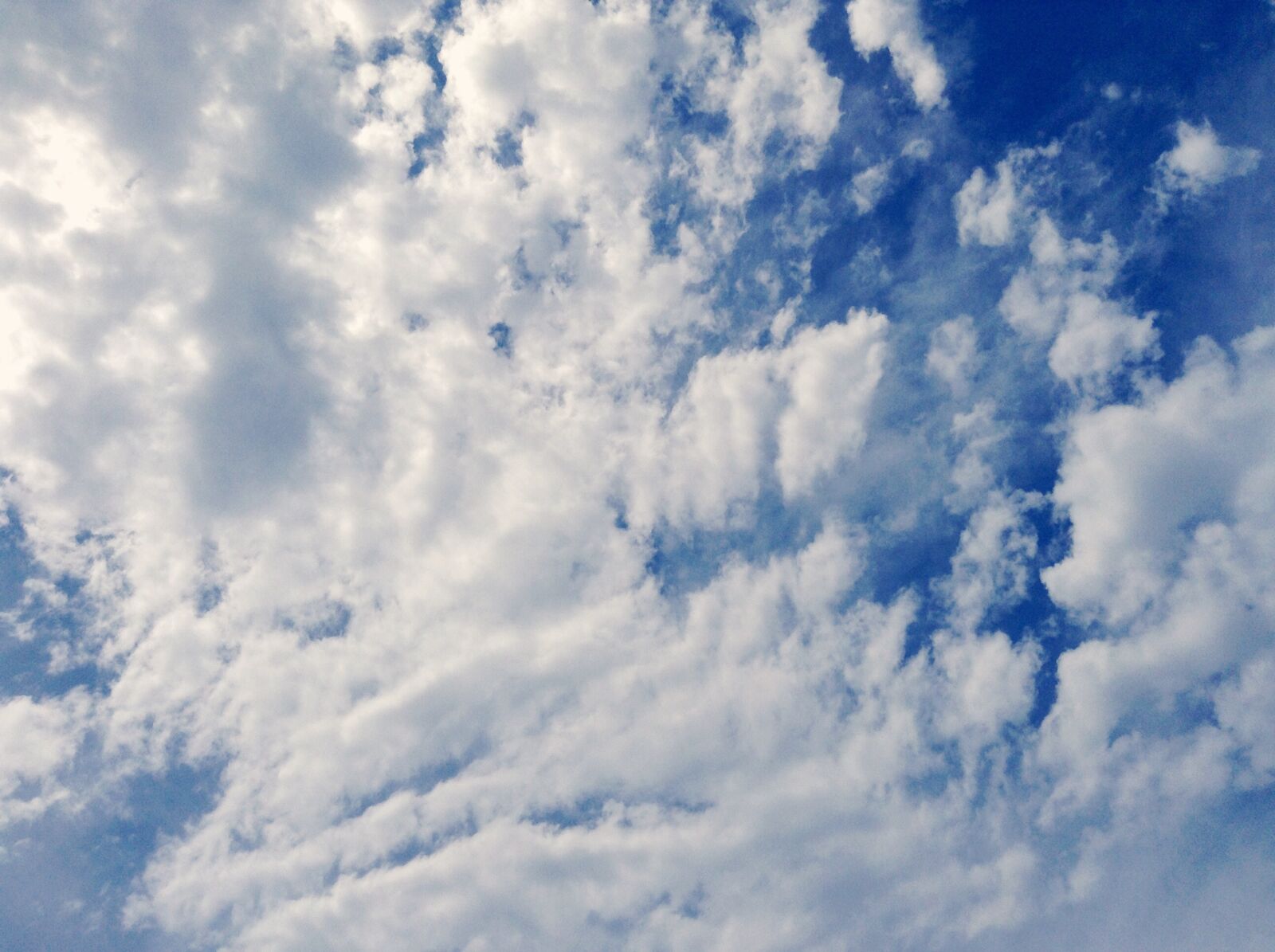 iPad mini back camera 3.3mm f/2.4 sample photo. Sky, clouds, blue photography