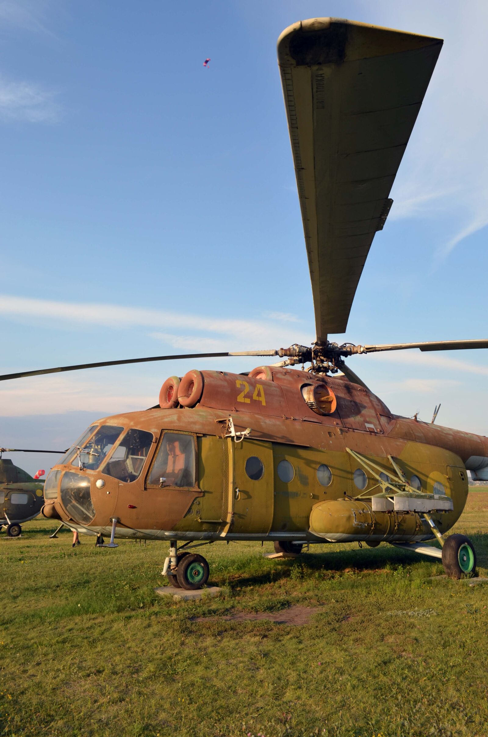 Nikon D5100 sample photo. Mi-8, helicopter, field photography