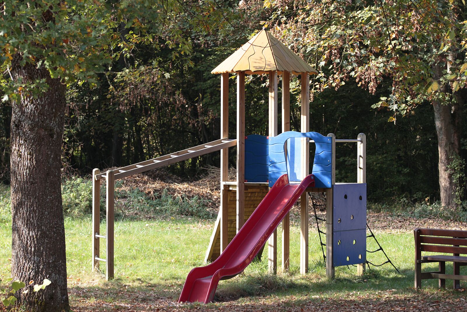 Canon EOS 700D (EOS Rebel T5i / EOS Kiss X7i) sample photo. Playground, children, climb up photography
