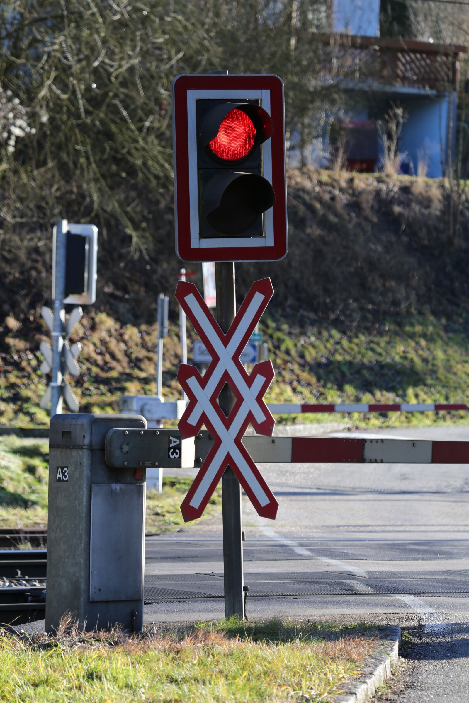 Canon EF 100-400mm F4.5-5.6L IS USM sample photo. Traffic lights, light, train photography