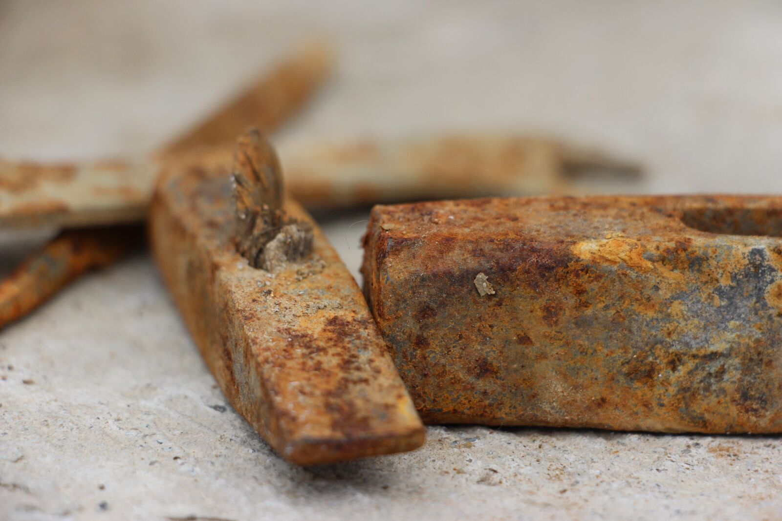 Canon EOS 700D (EOS Rebel T5i / EOS Kiss X7i) sample photo. Iron, rust, rusty photography