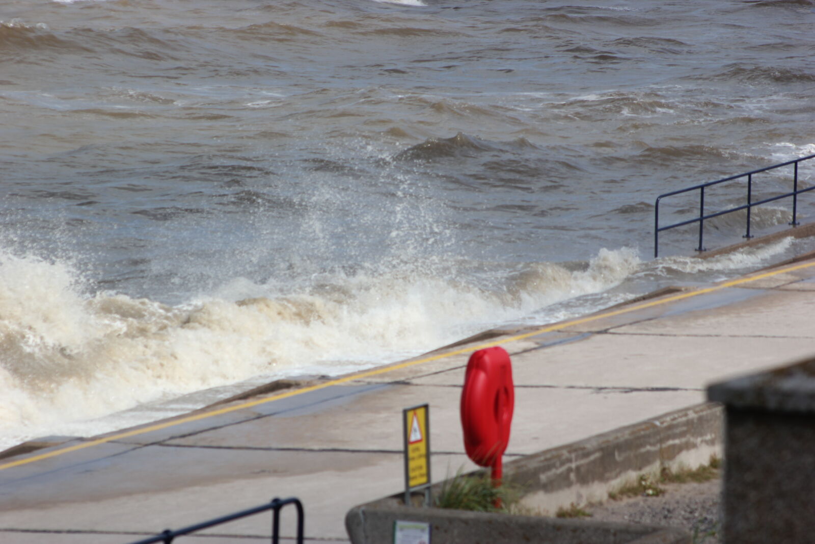Canon EF 75-300mm f/4-5.6 sample photo. Sea, waves, breaking photography