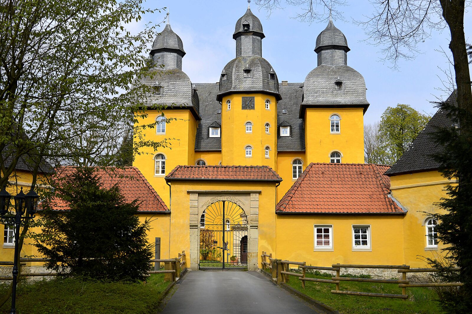 Nikon D3200 sample photo. Castle, moated castle, repeated photography