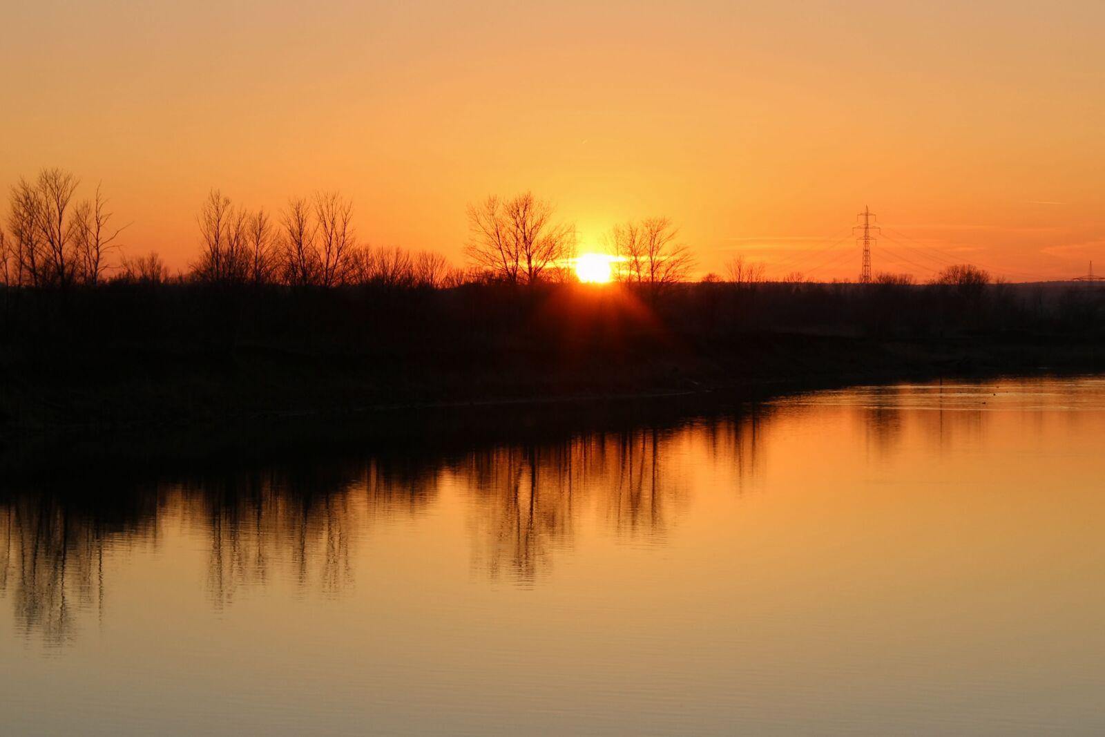 Canon EOS 1200D (EOS Rebel T5 / EOS Kiss X70 / EOS Hi) sample photo. Sunset, lake, landscape photography