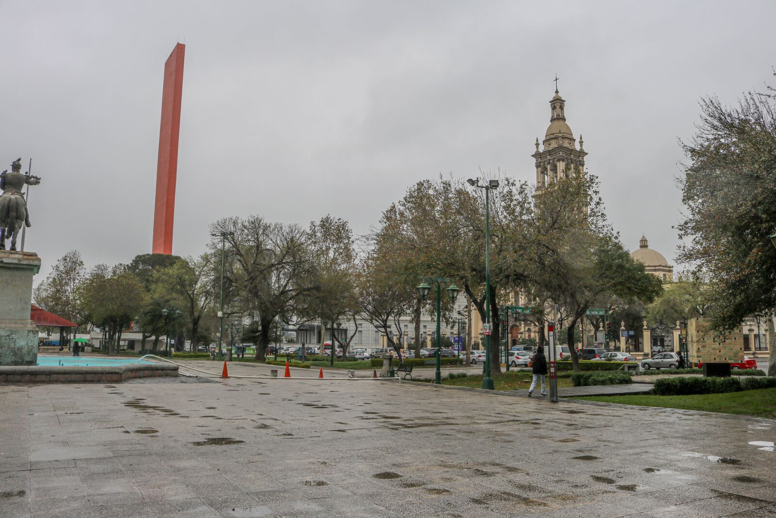 Canon EOS 750D (EOS Rebel T6i / EOS Kiss X8i) + Canon EF-S 18-55mm F3.5-5.6 IS STM sample photo. Winter, macroplaza, monterrey photography